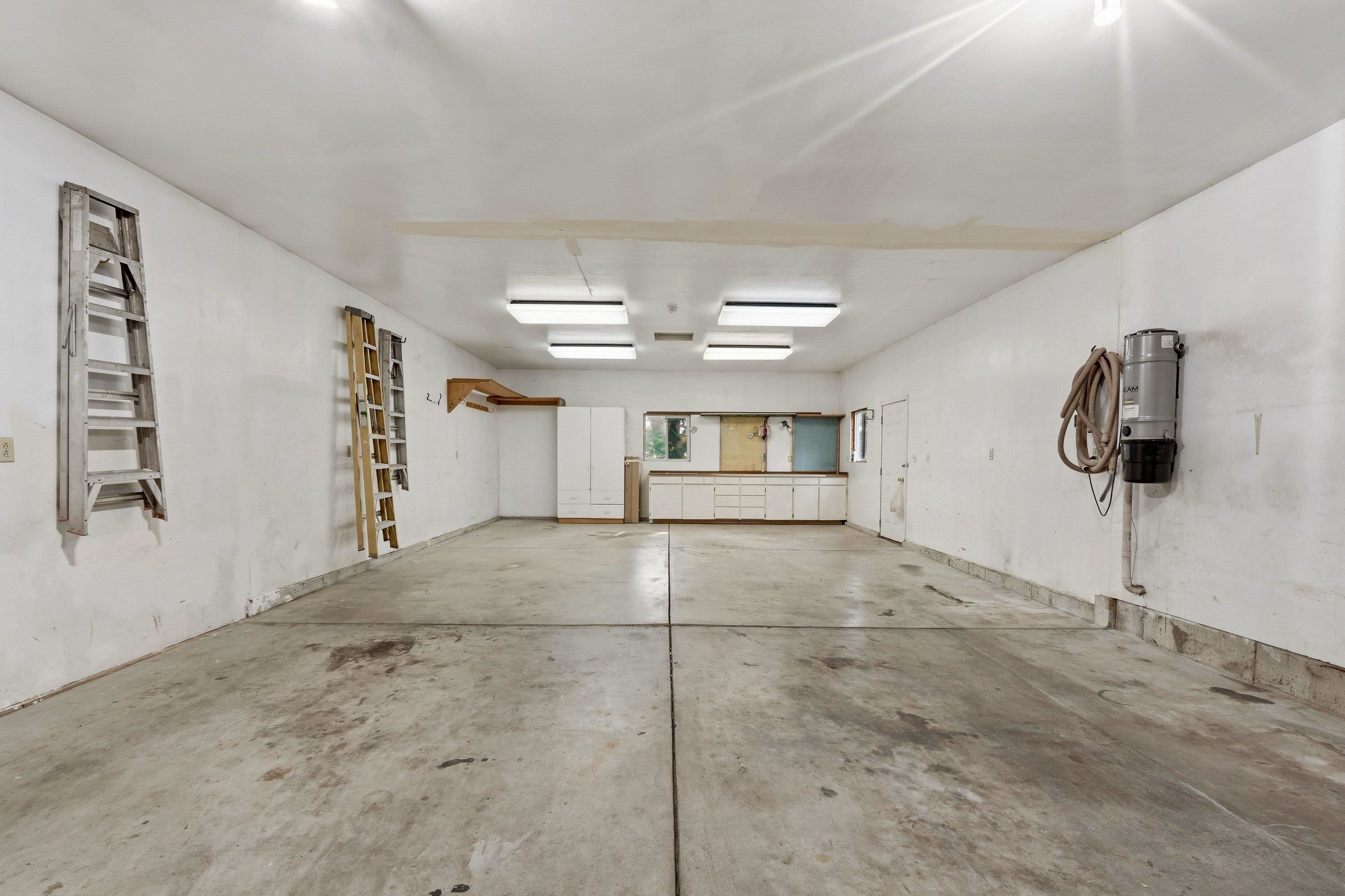 8126 N COLTON St - Photo 39