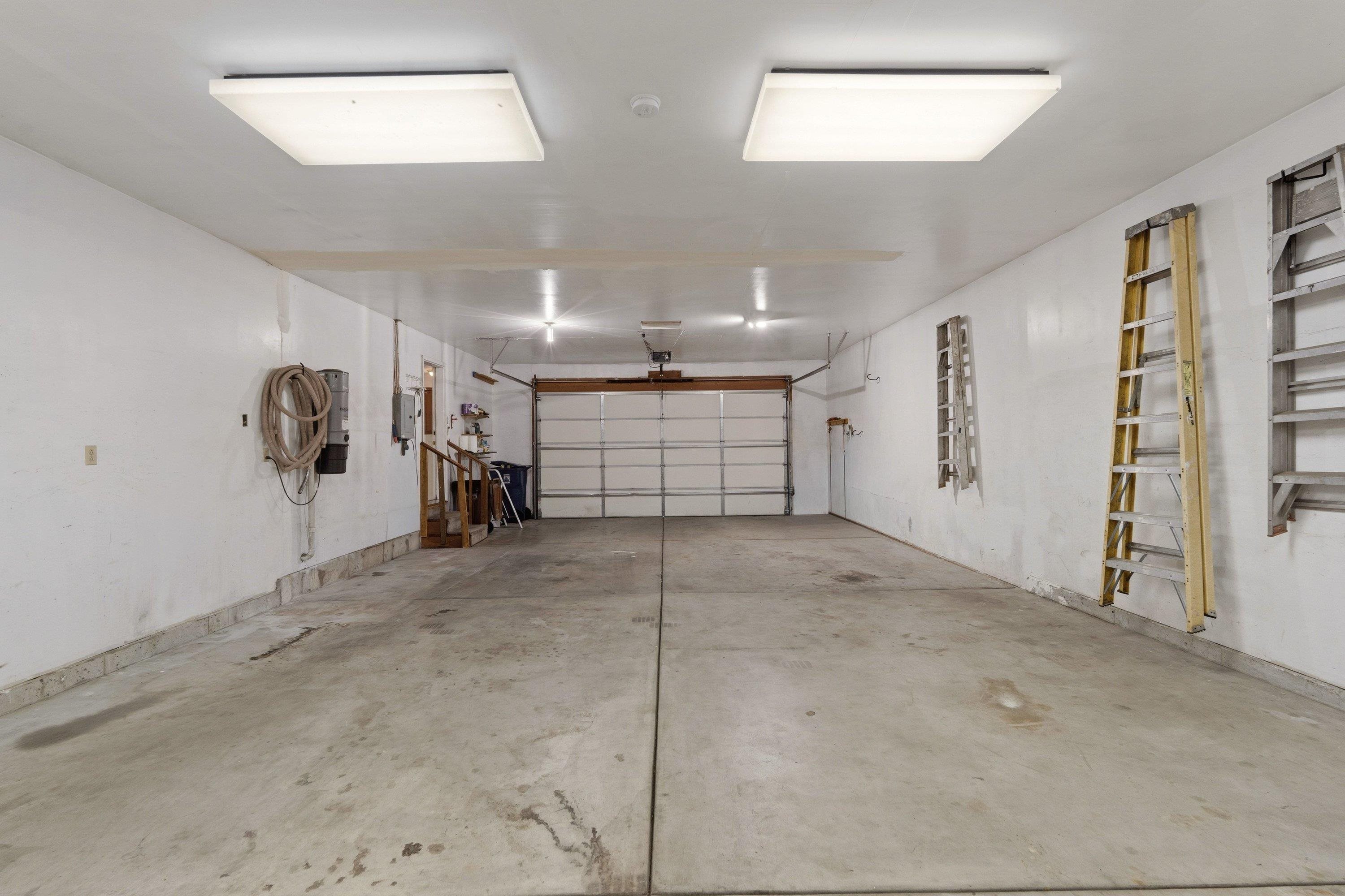 8126 N COLTON St - Photo 41