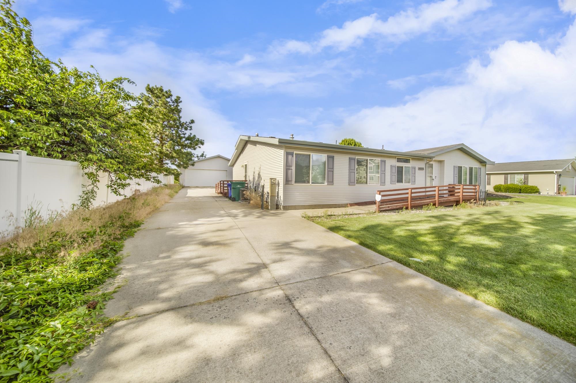 16515 E Main Ave - Photo 2