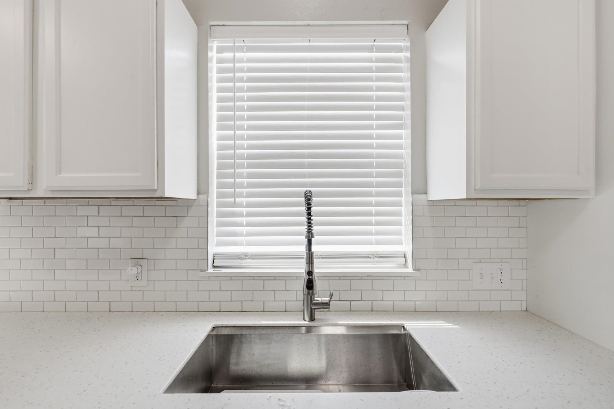 2403 N Perry St - Photo 9