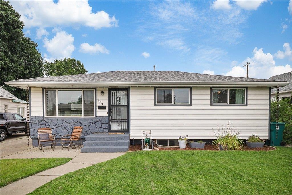 407 E Heroy Ave - Photo 1