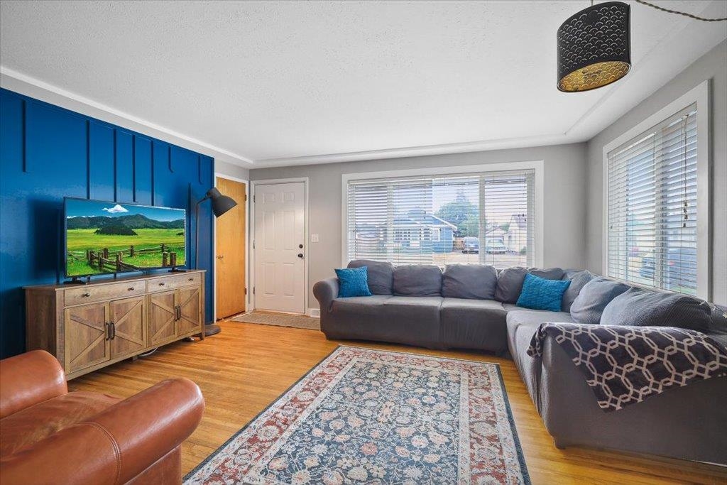 407 E Heroy Ave - Photo 3