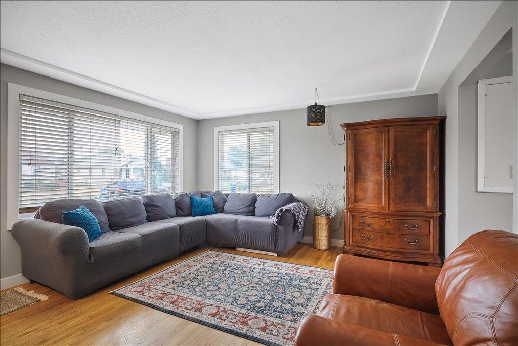 407 E Heroy Ave - Photo 4