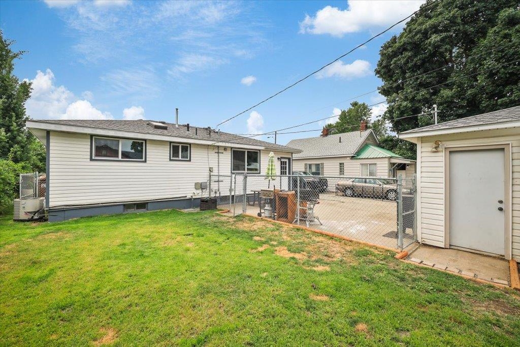 407 E Heroy Ave - Photo 20