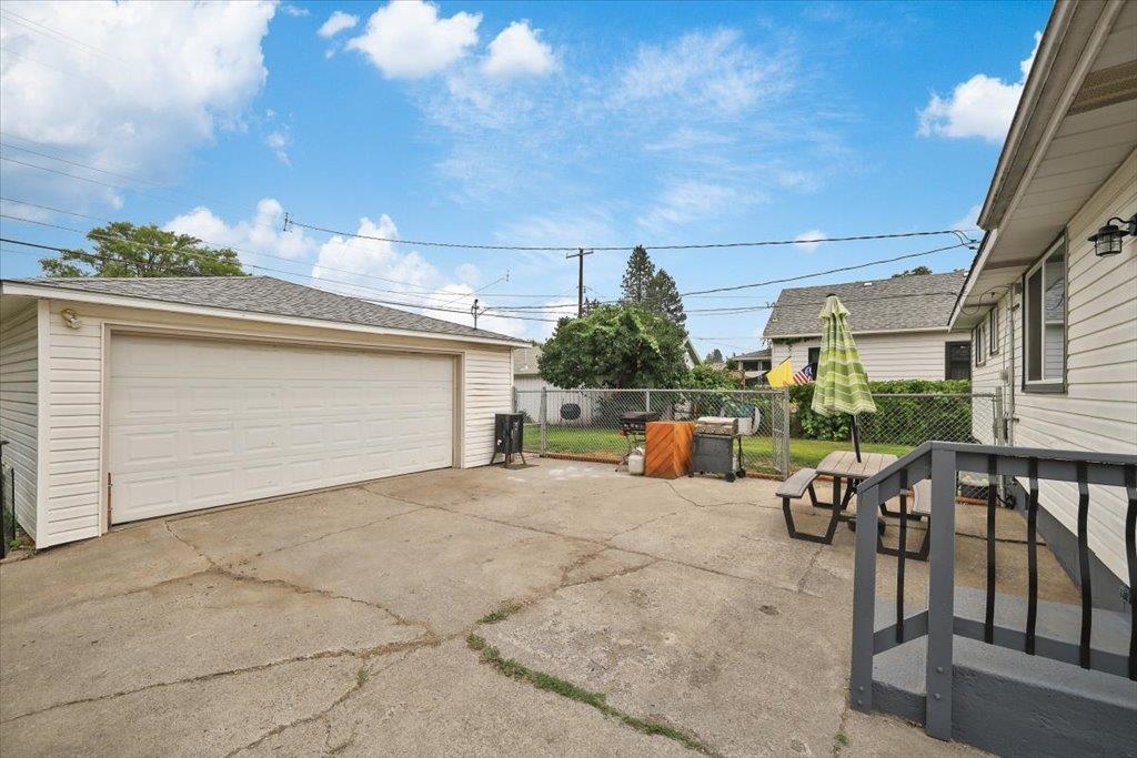 407 E Heroy Ave - Photo 21