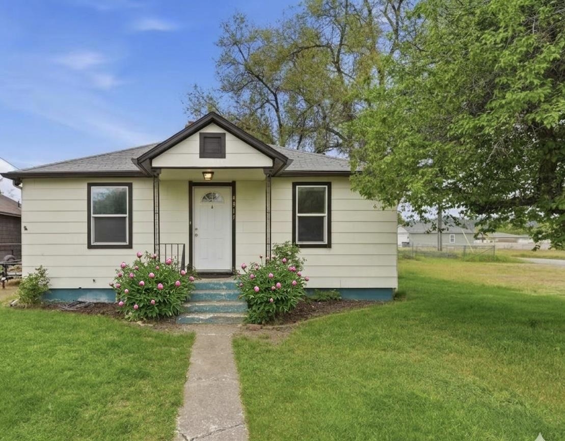 4317 N Evergreen Rd - Photo 1