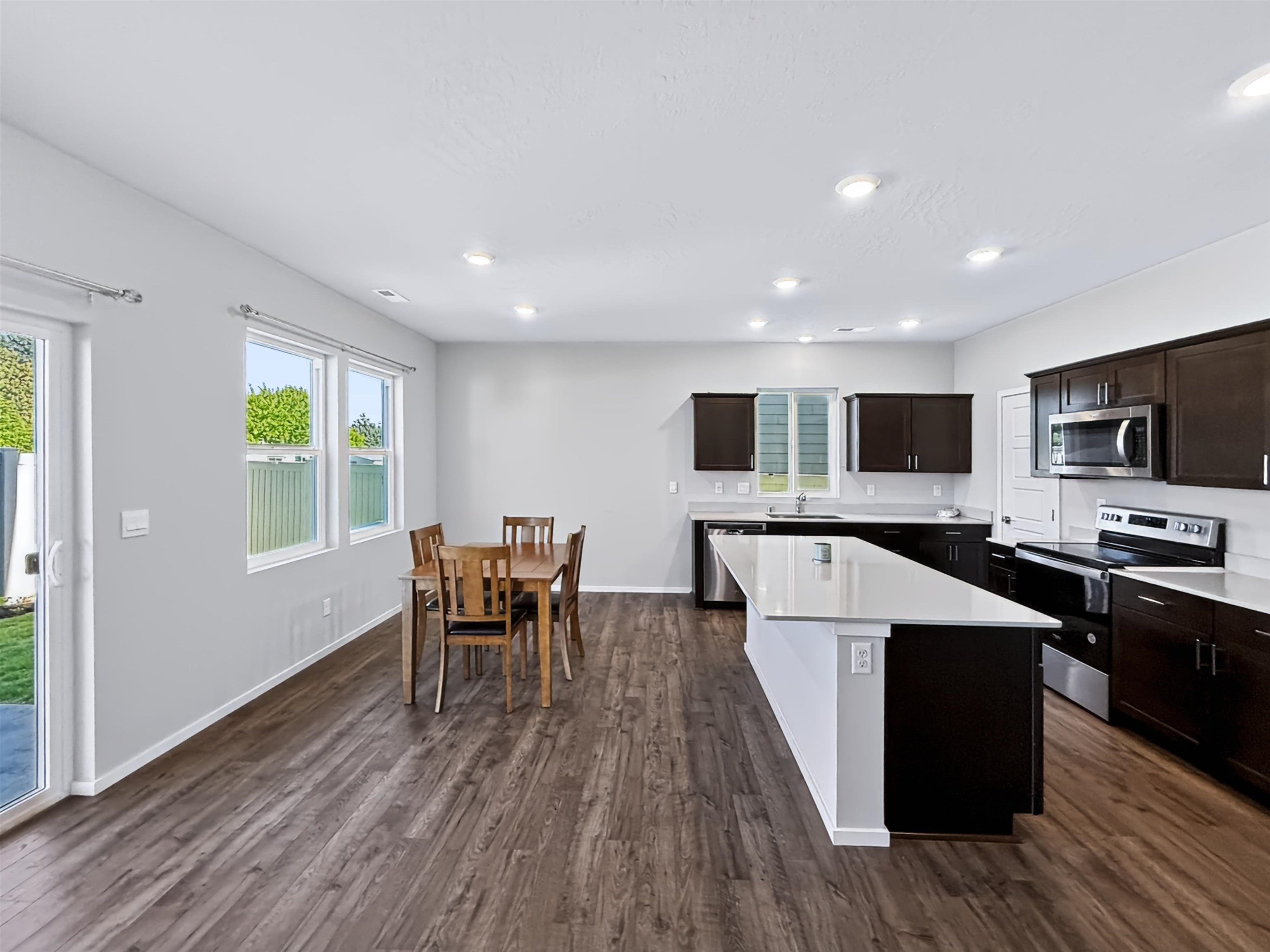 12126 N Greene St - Photo 4
