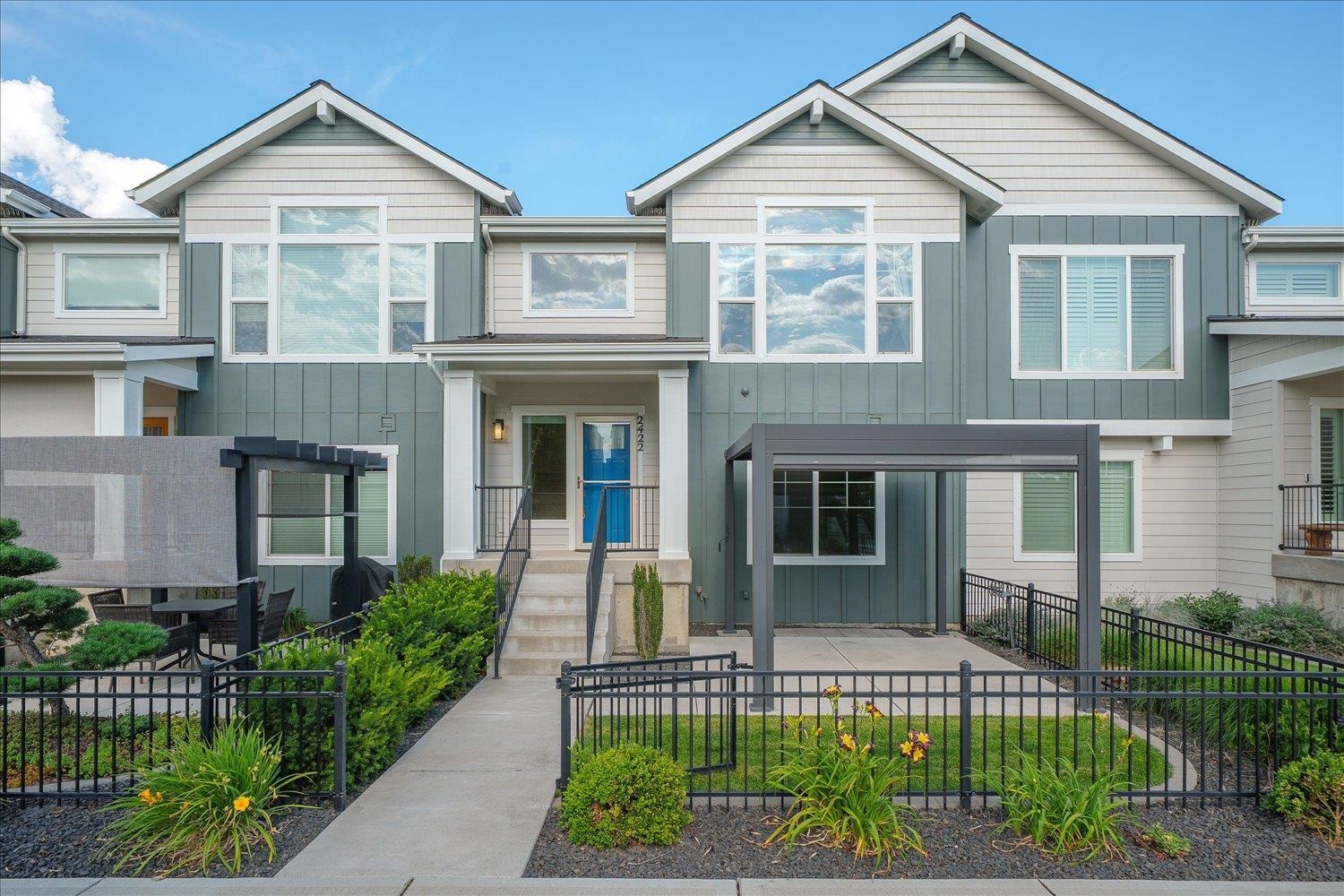 2422 W Summit Pkwy - Photo 1