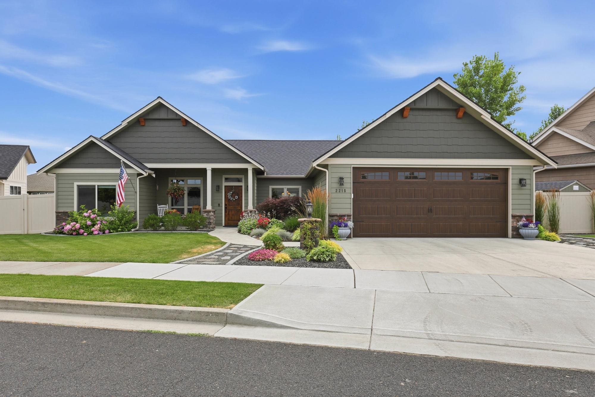 2215 W Caden Ave - Photo 1