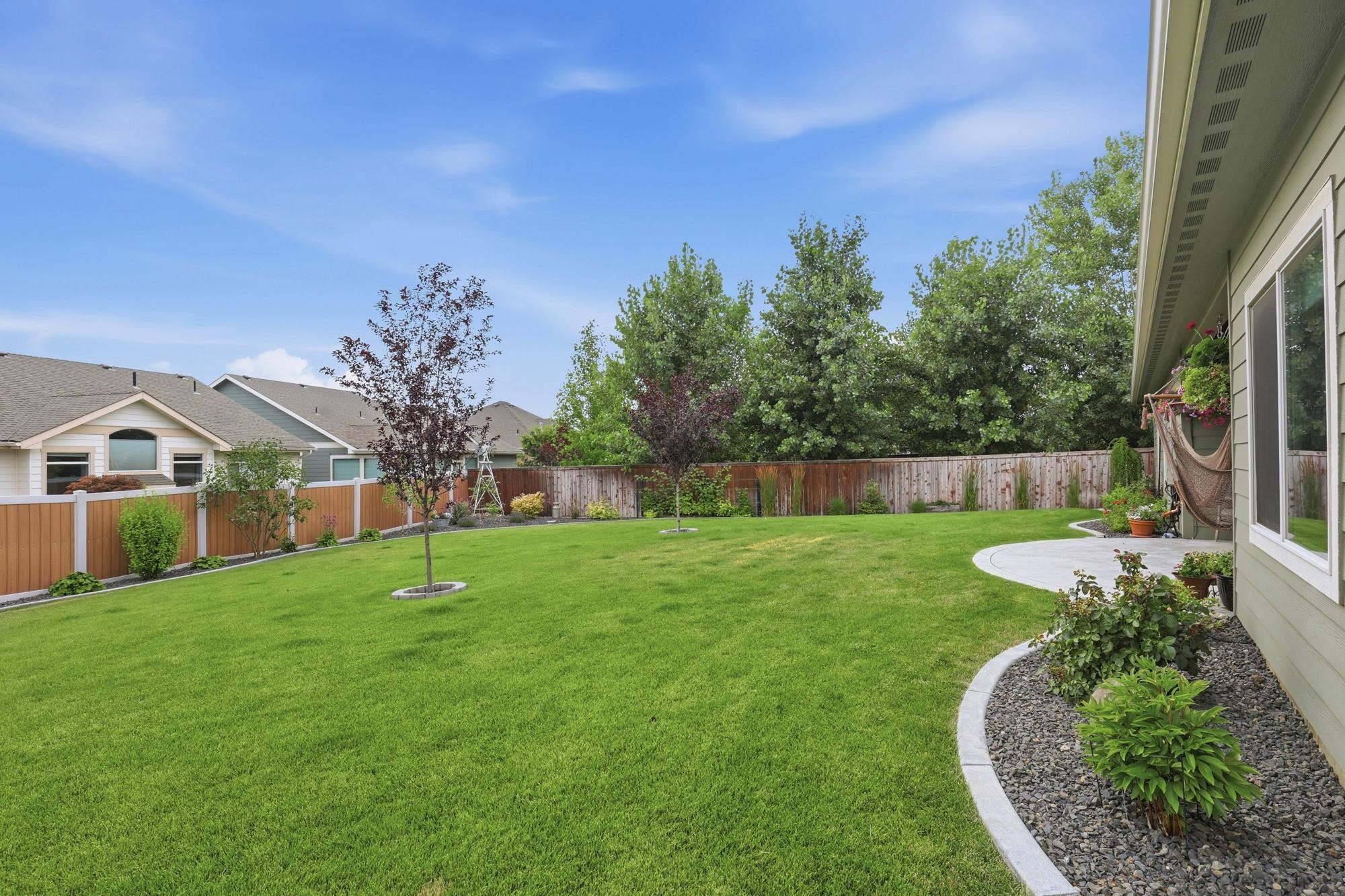 2215 W Caden Ave - Photo 33