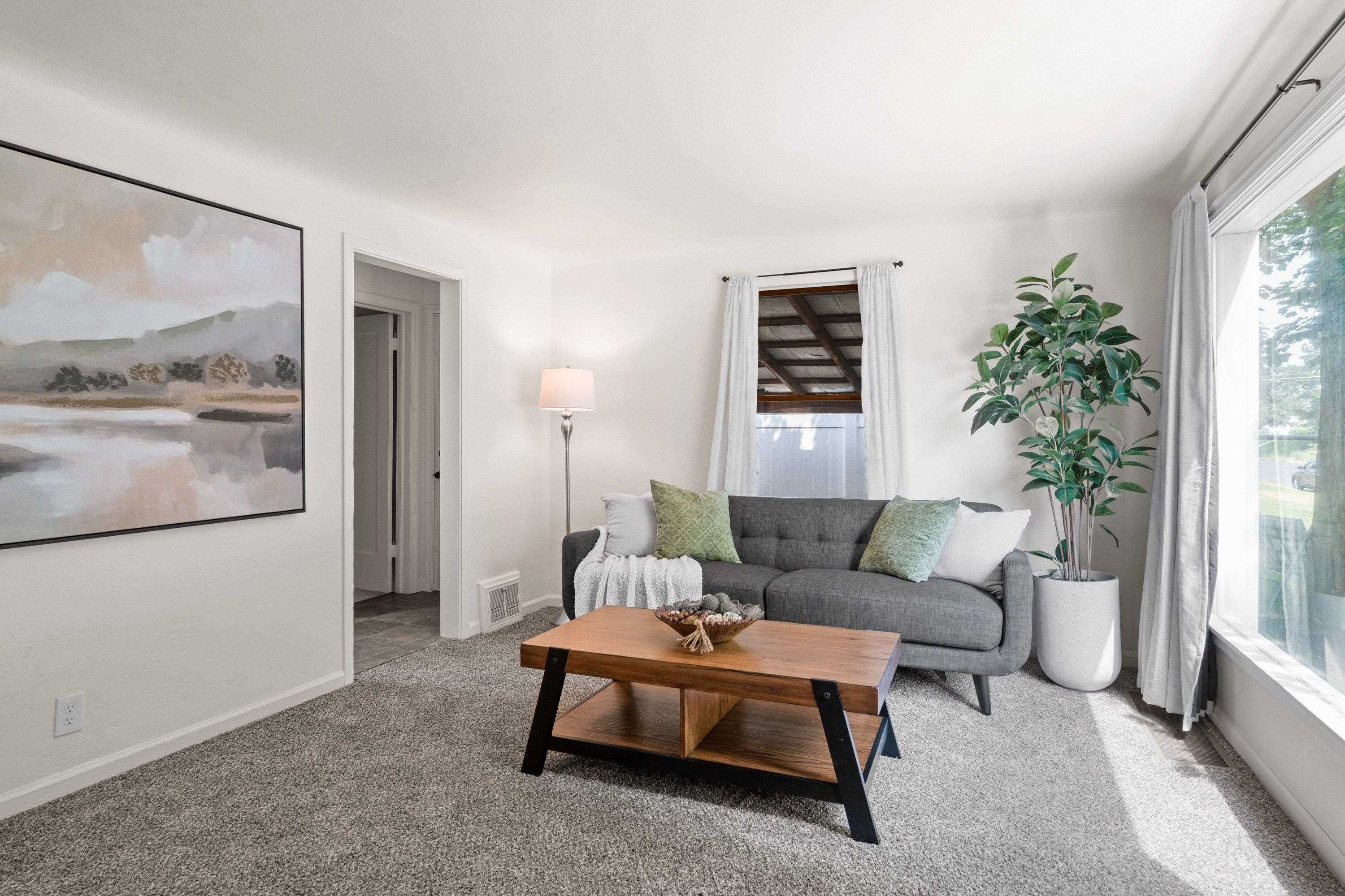 4811 N Oak St - Photo 4