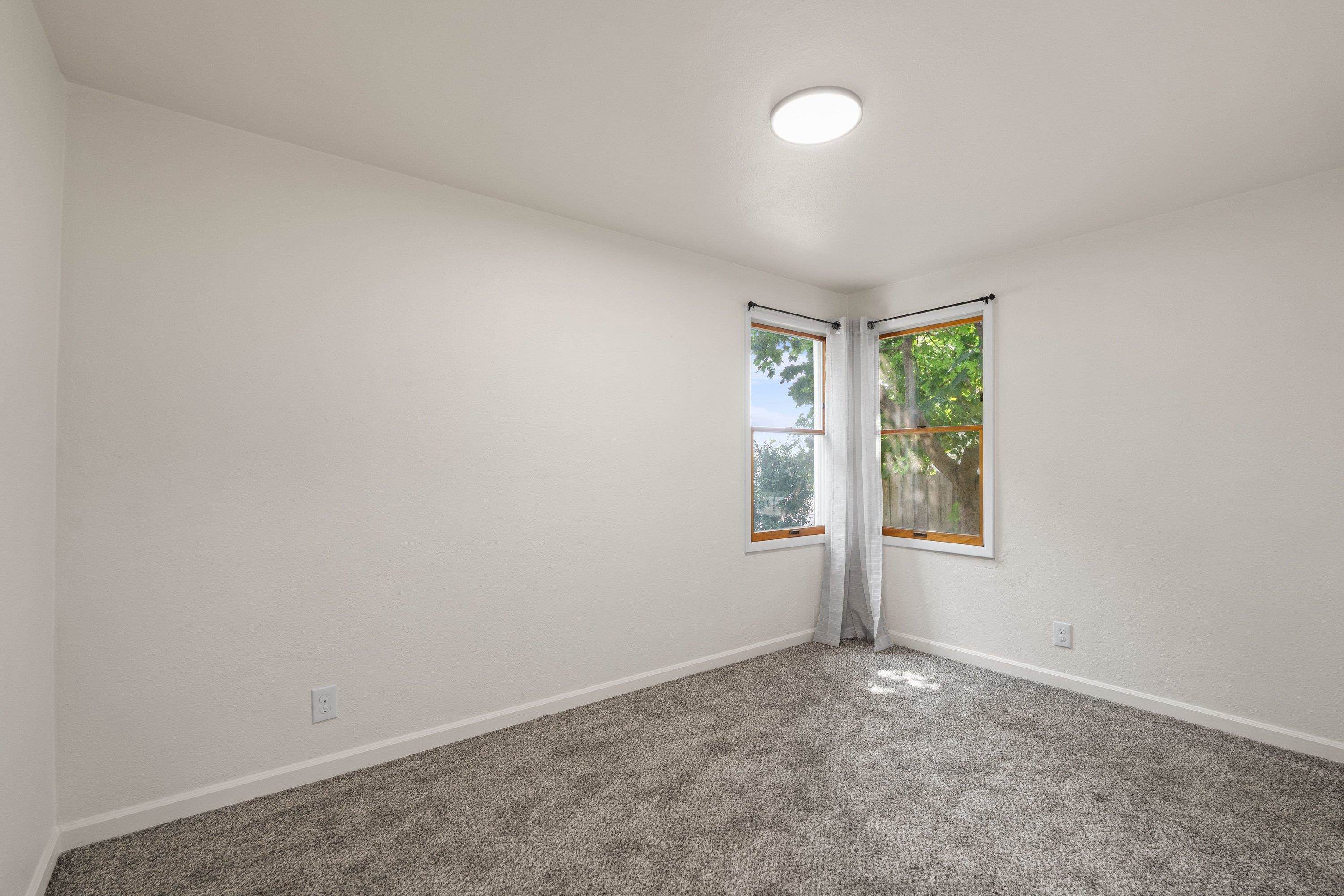 4811 N Oak St - Photo 16