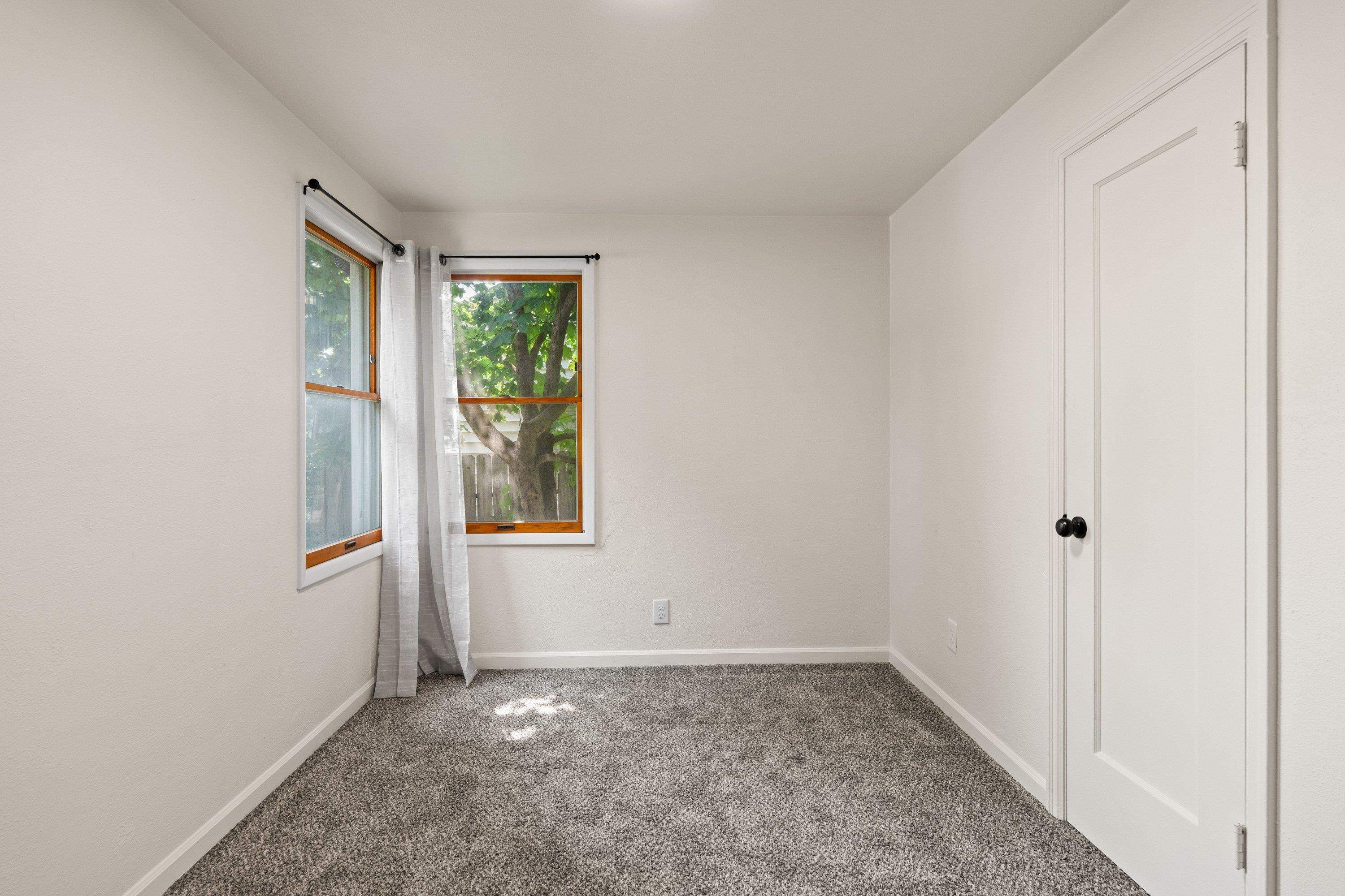 4811 N Oak St - Photo 17
