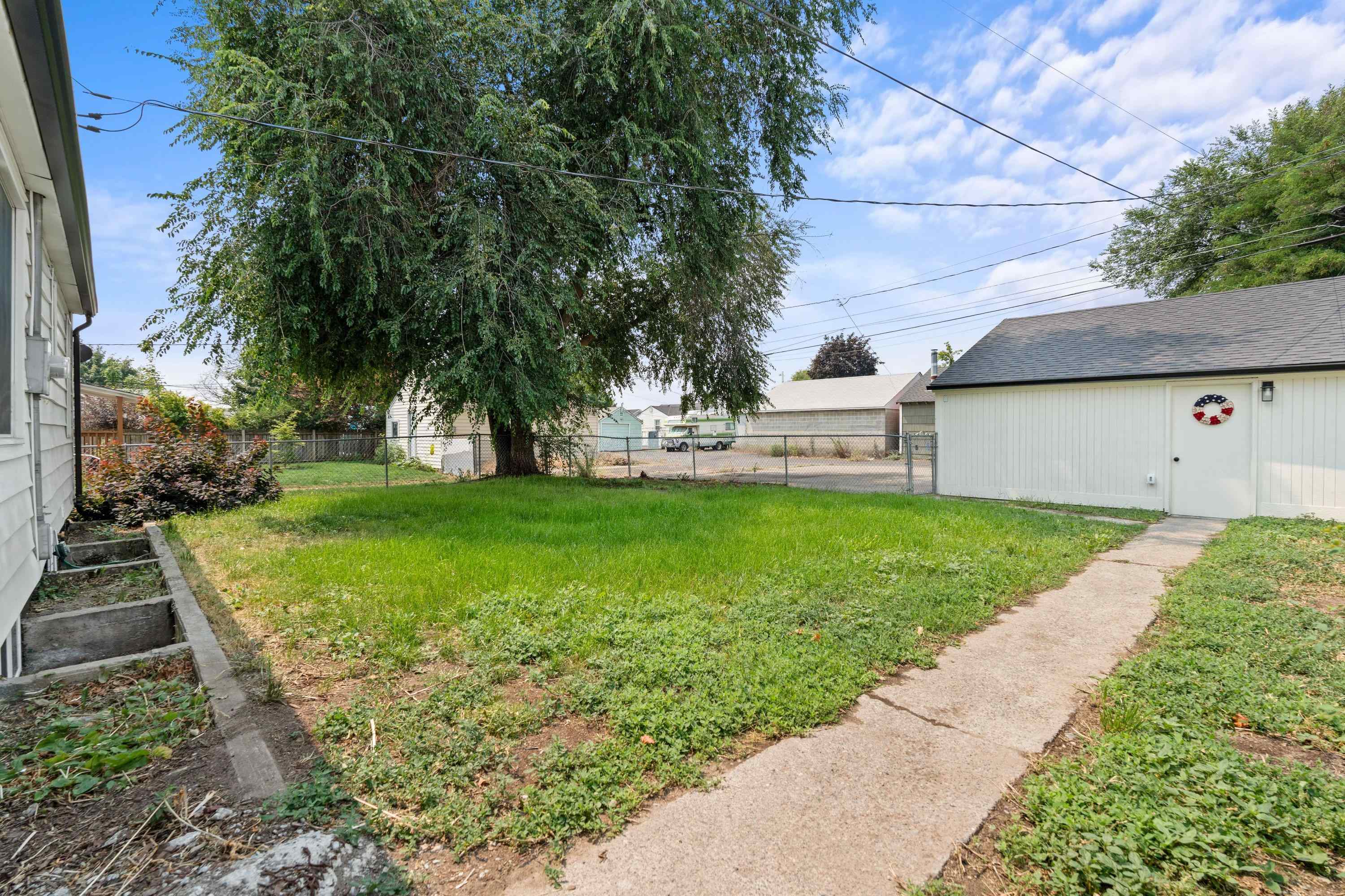 4811 N Oak St - Photo 32