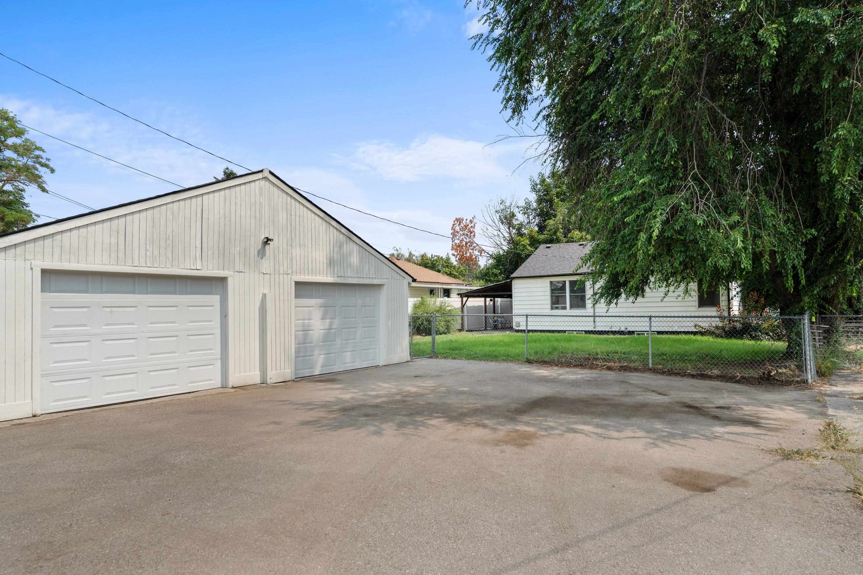 4811 N Oak St - Photo 36