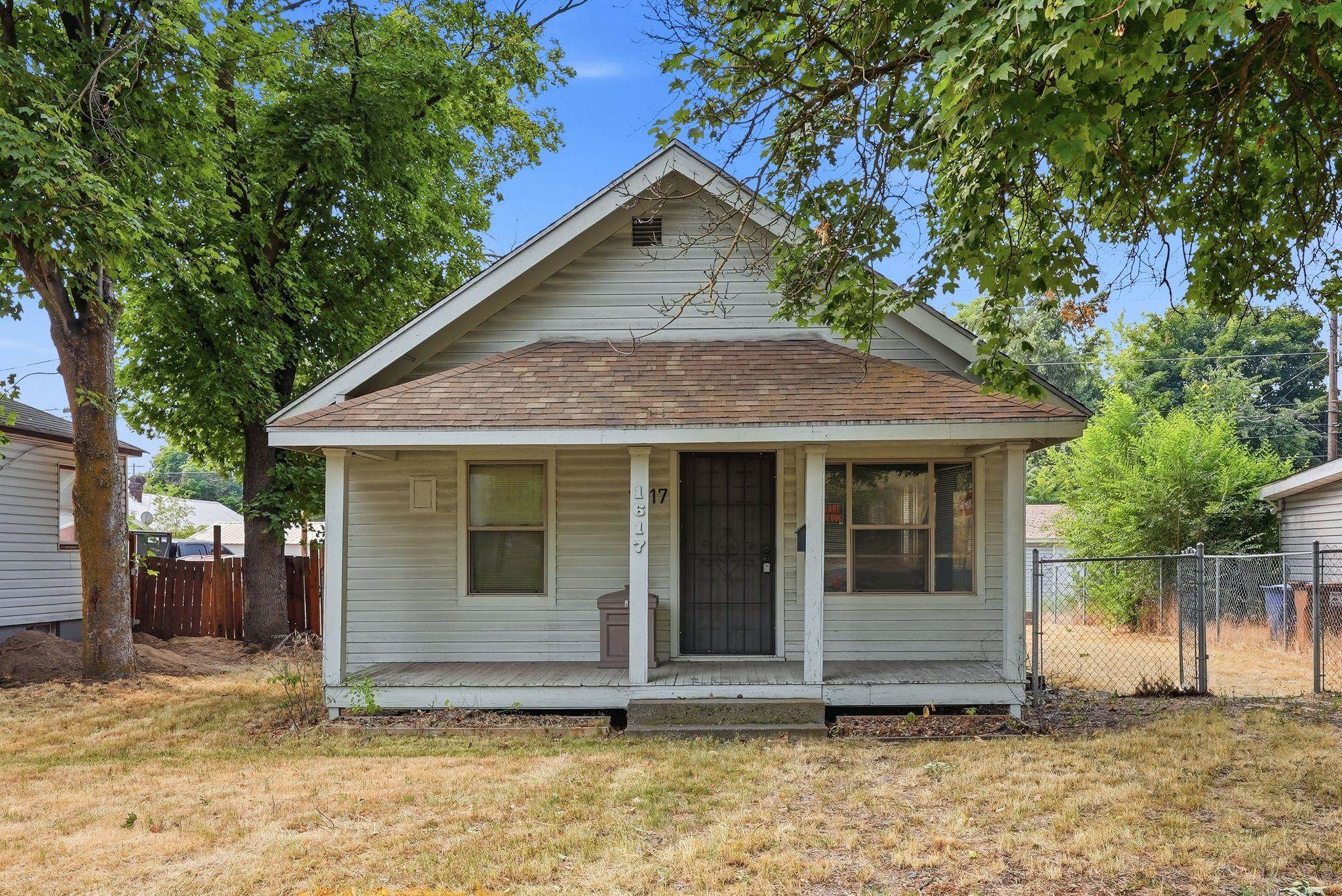 1617 W Fairview Ave - Photo 1