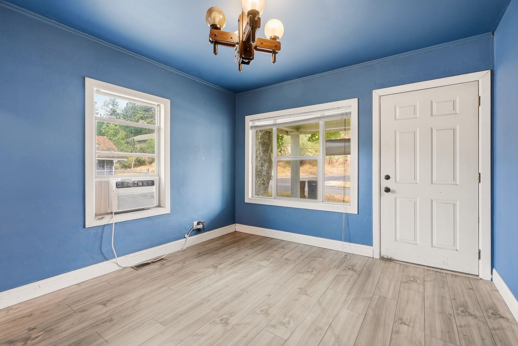 1617 W Fairview Ave - Photo 2