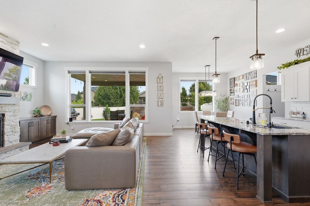2022 W St Thomas More Way - Photo 8