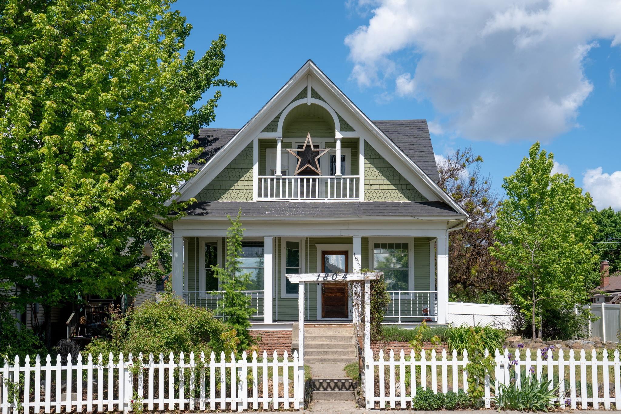 1804 W Augusta Ave - Photo 1