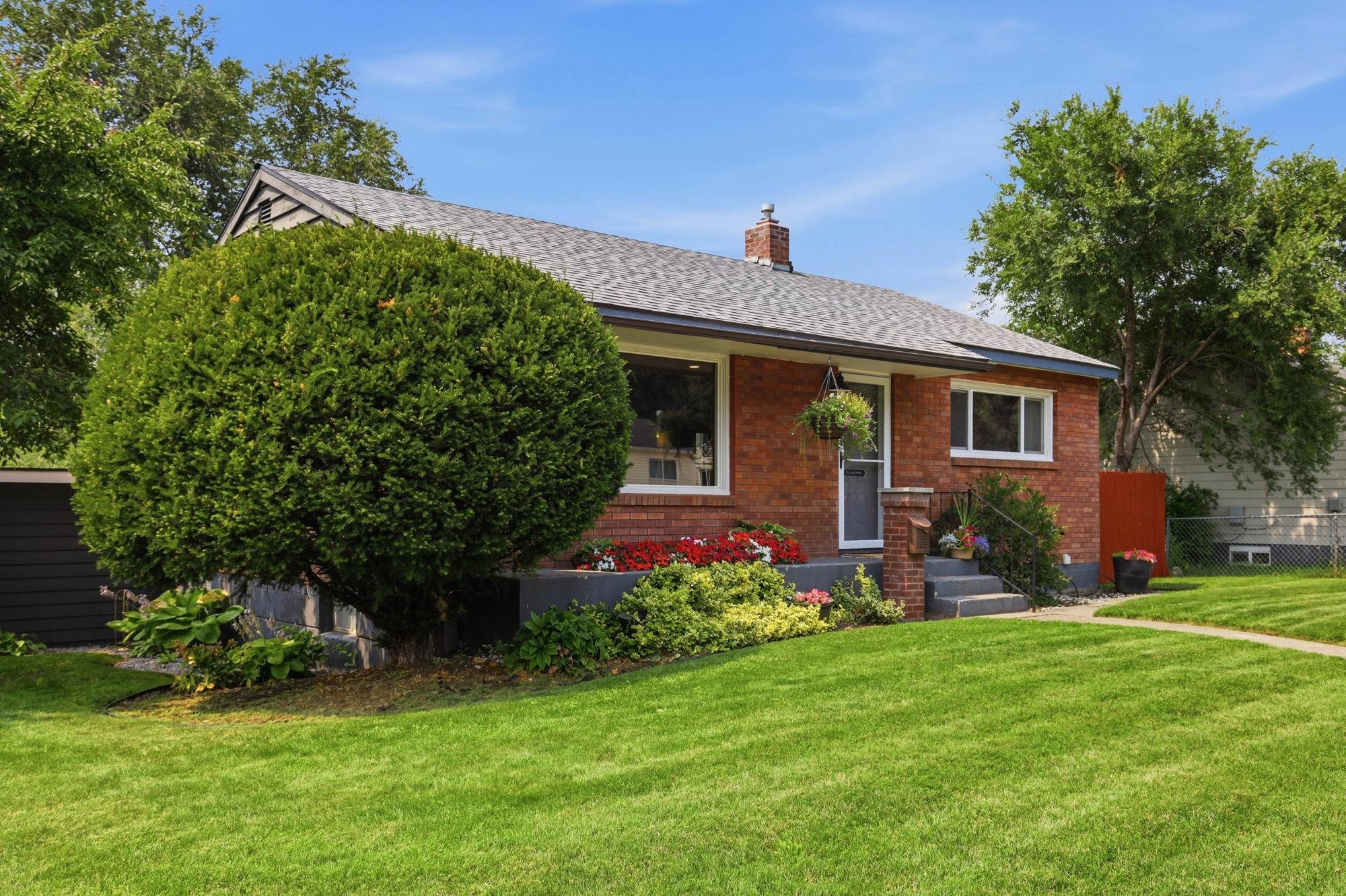 6003 N Greenwood Blvd - Photo 1