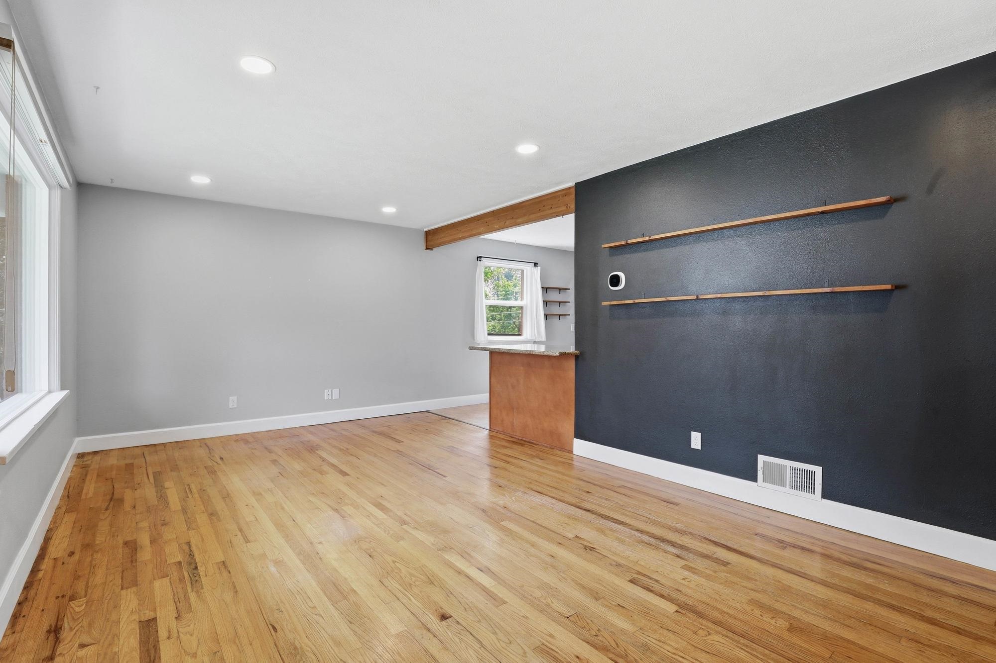 6003 N Greenwood Blvd - Photo 4