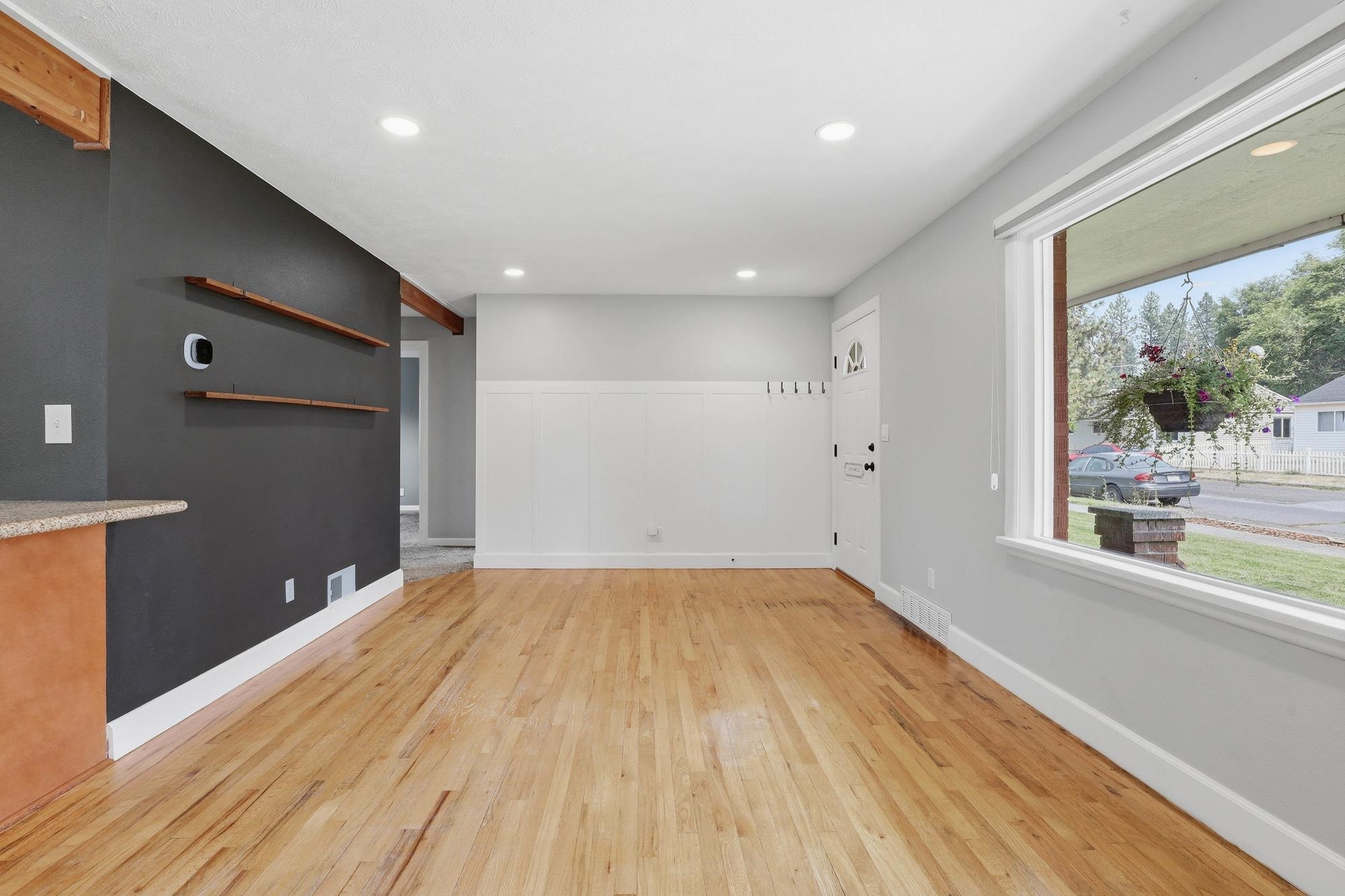 6003 N Greenwood Blvd - Photo 5