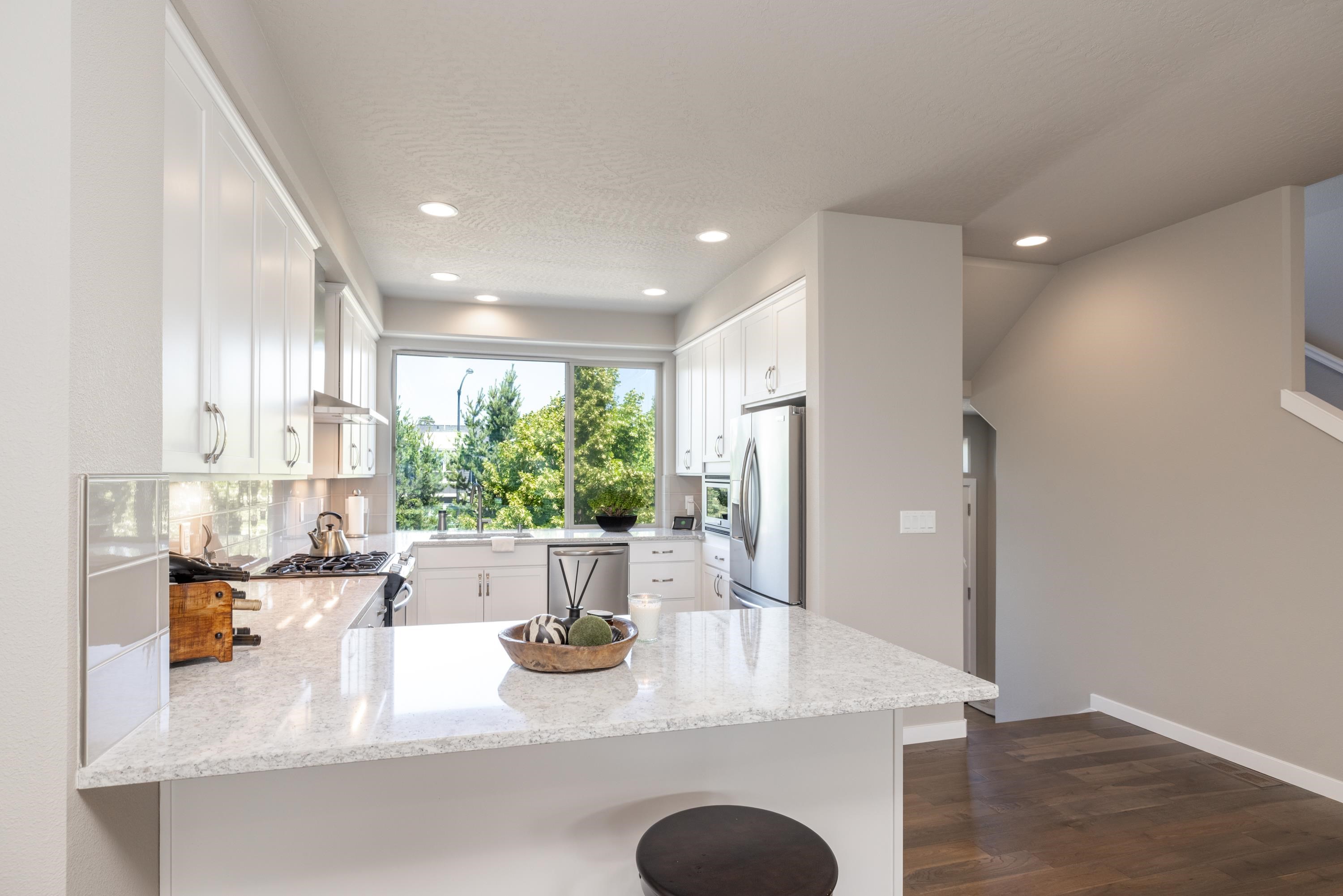 2377 W Summit Pkwy - Photo 4
