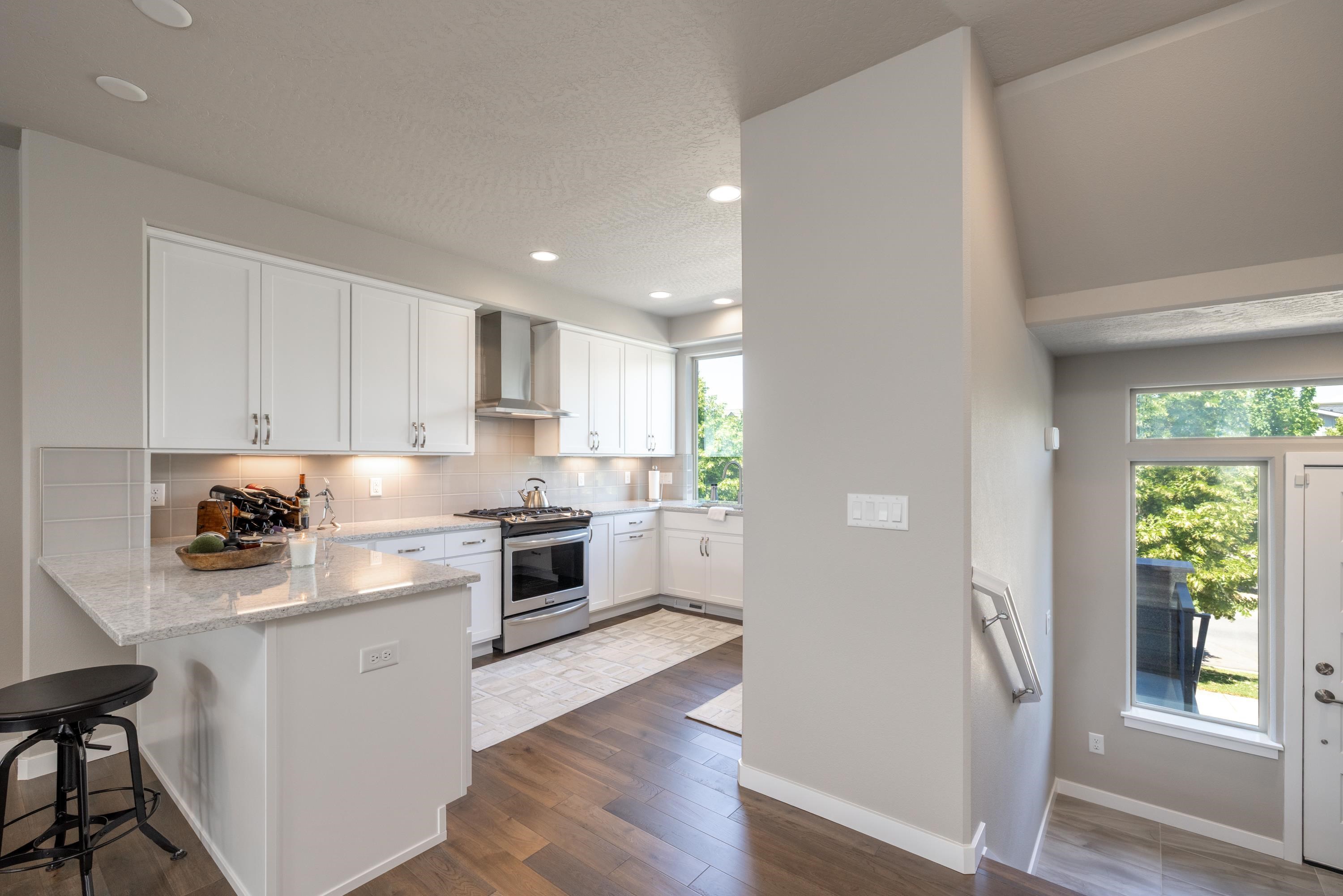2377 W Summit Pkwy - Photo 3