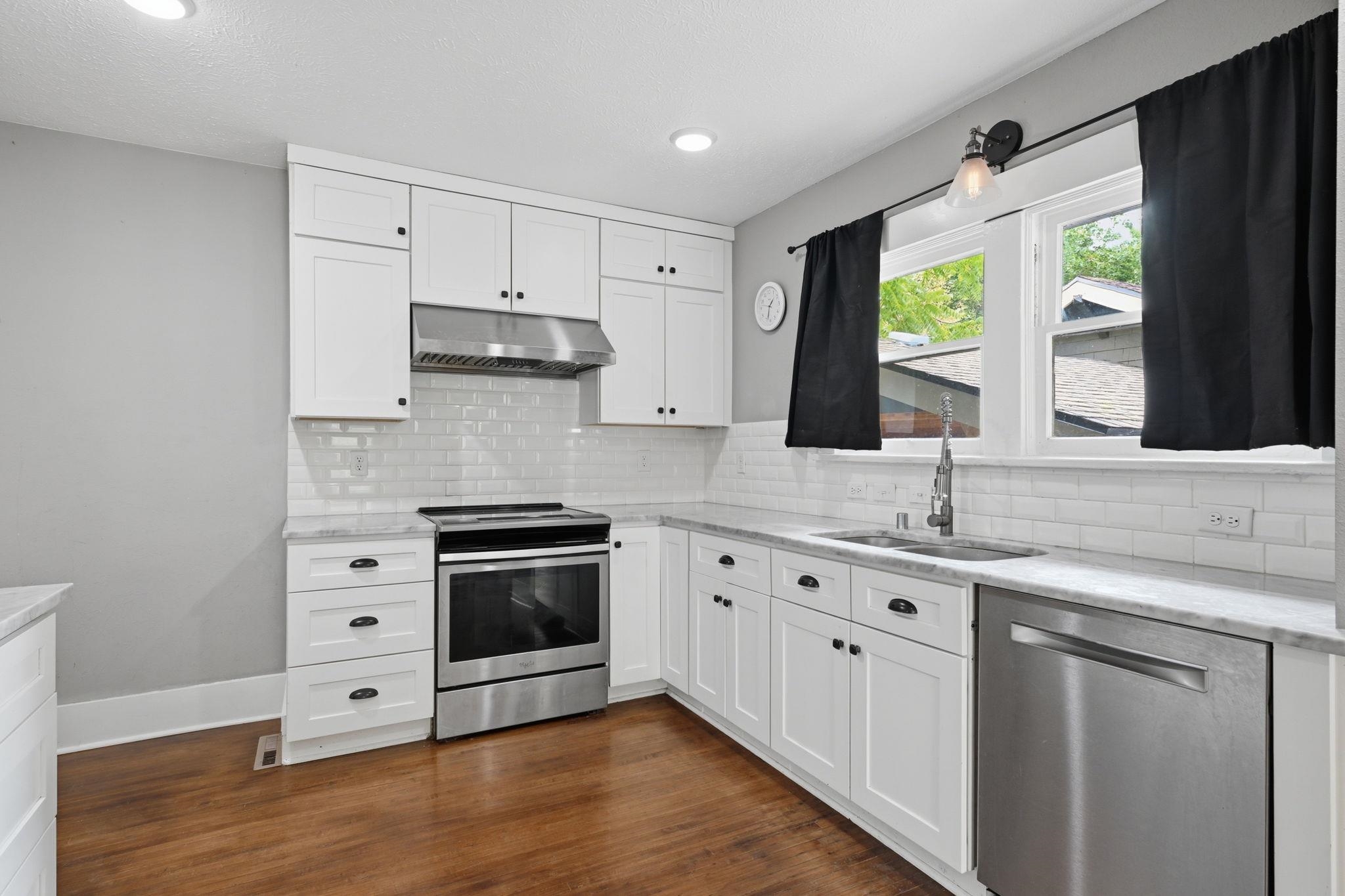 524 W Sound Ave - Photo 13