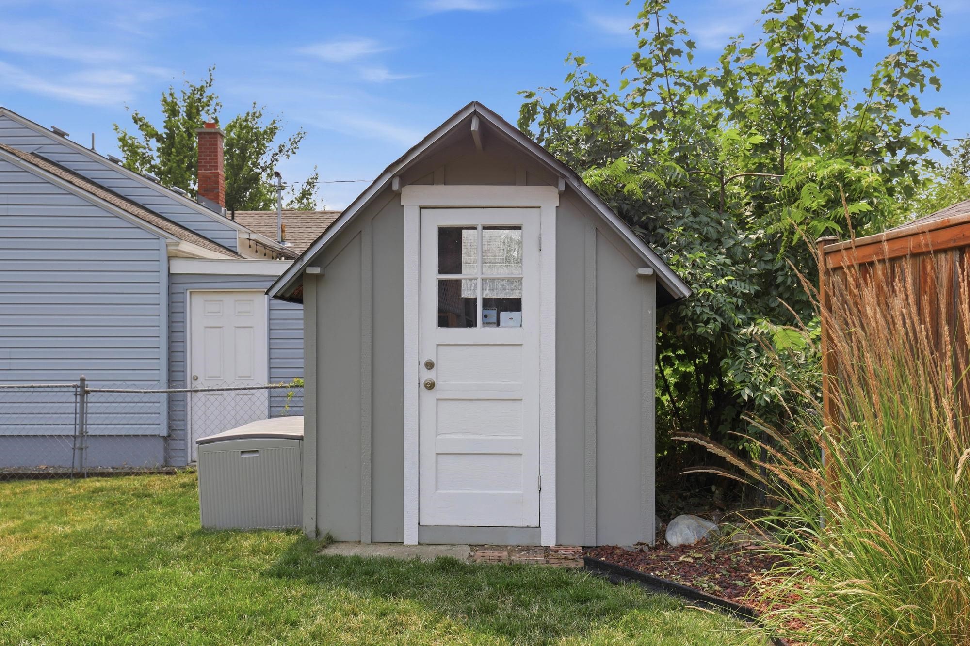 303 W Queen Ave - Photo 23