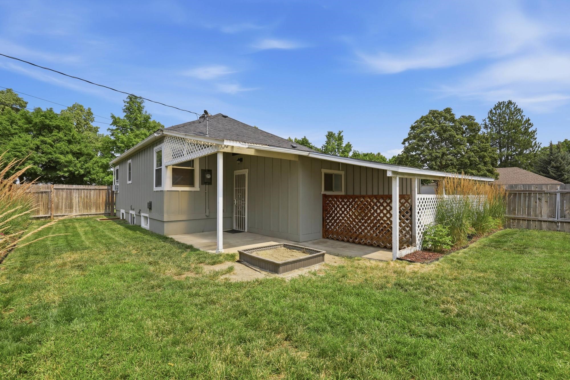 303 W Queen Ave - Photo 19
