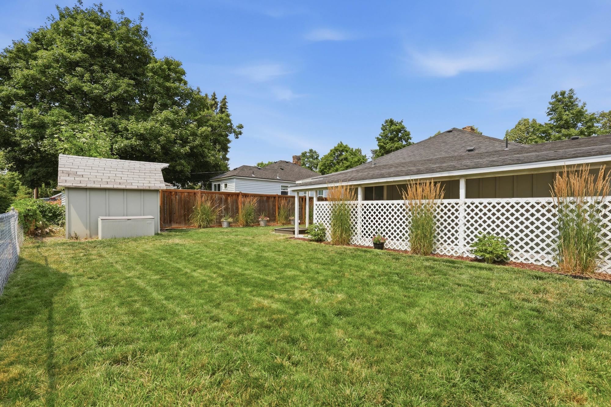 303 W Queen Ave - Photo 22