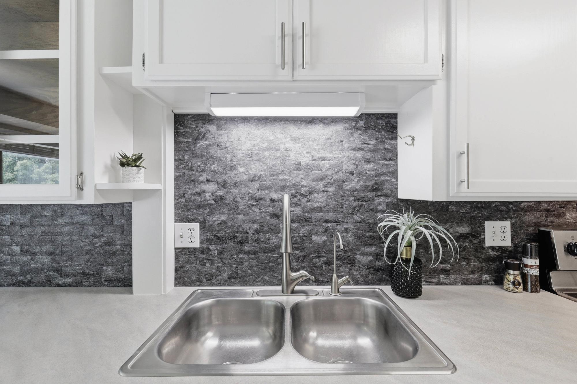 303 W Queen Ave - Photo 8