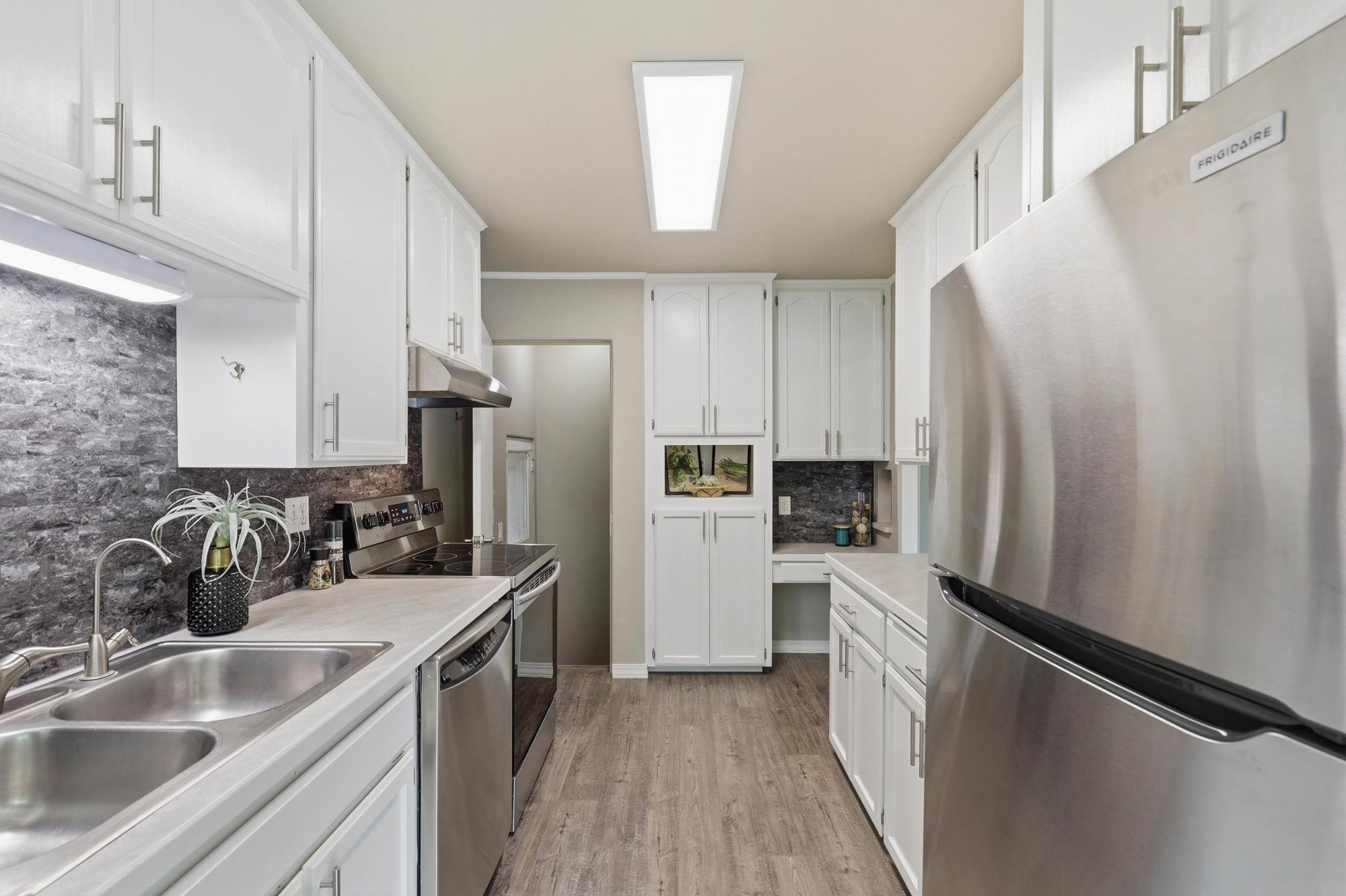 303 W Queen Ave - Photo 9