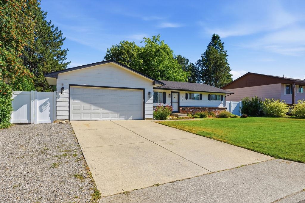 10809 E 35th Ave - Photo 2