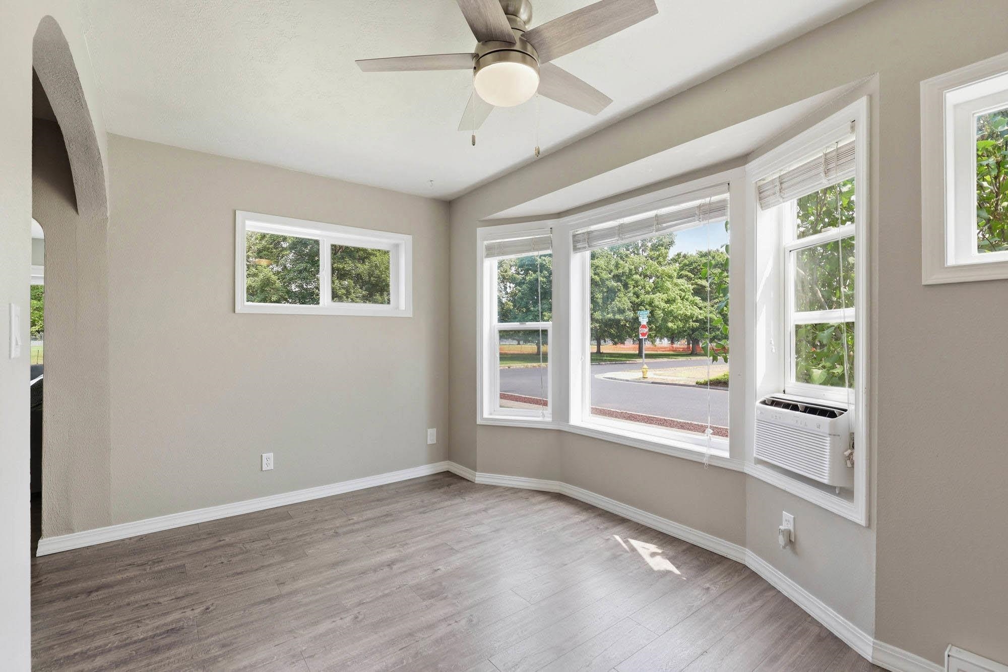 303 W Queen Ave - Photo 5
