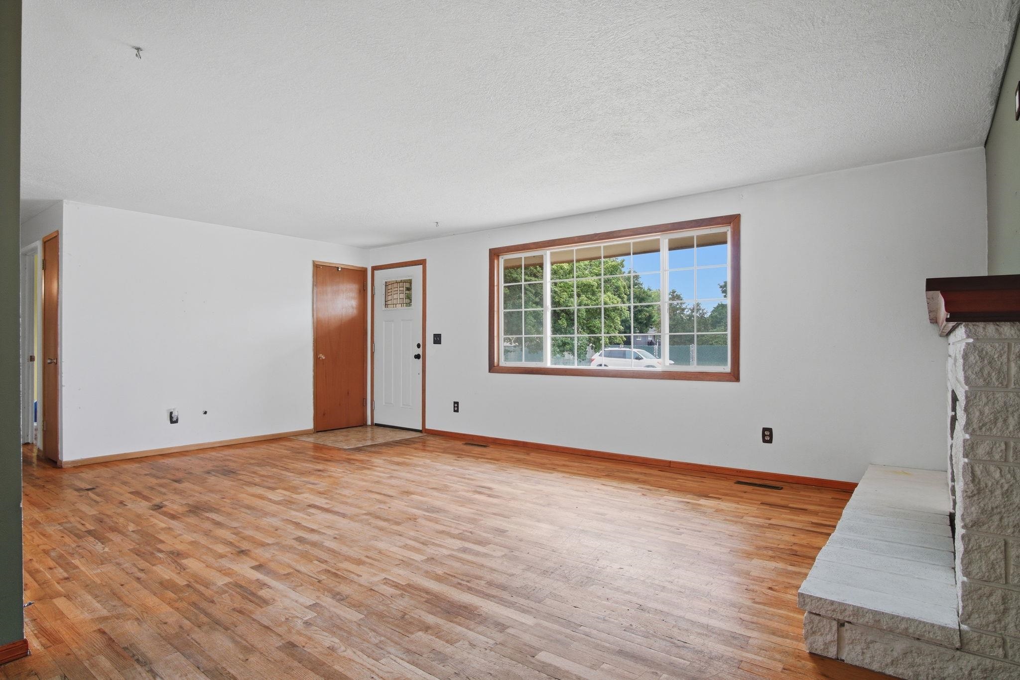 1710 S Bannen Rd - Photo 3
