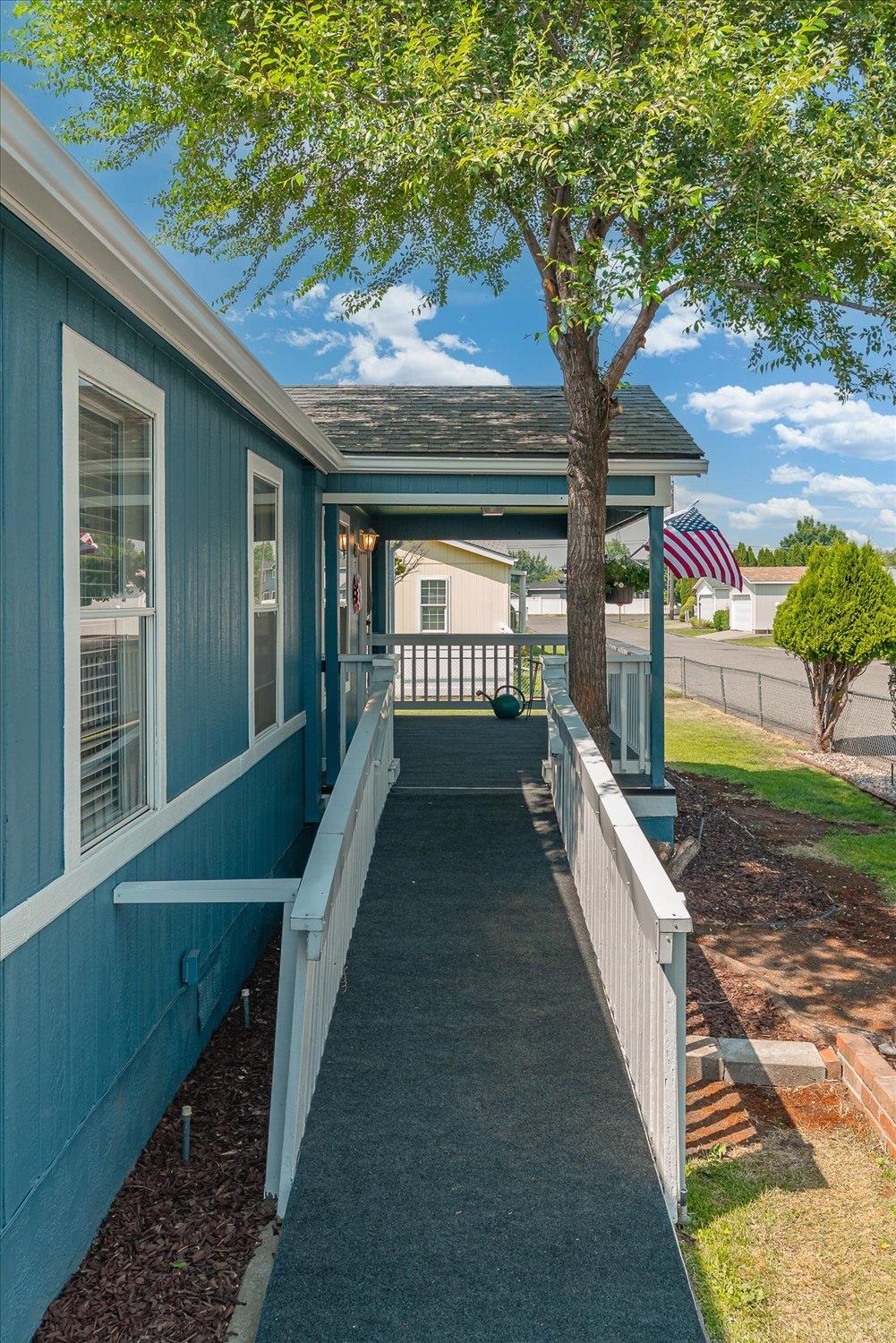 19029 E Boone Ave - Photo 3
