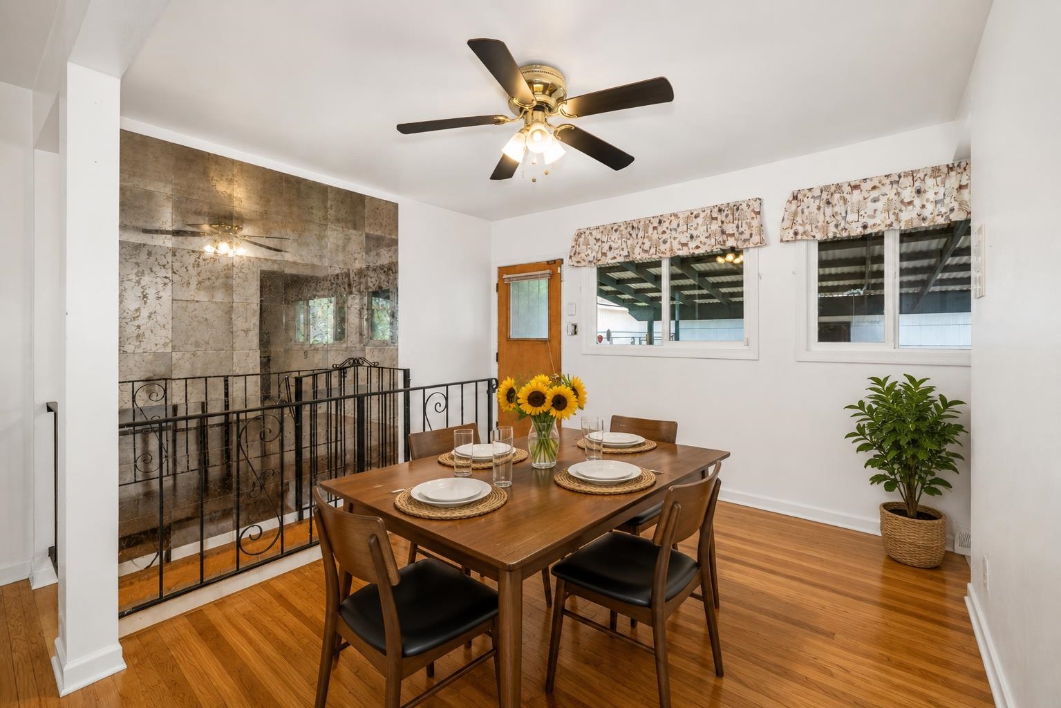 1654 E Columbia Ave - Photo 3
