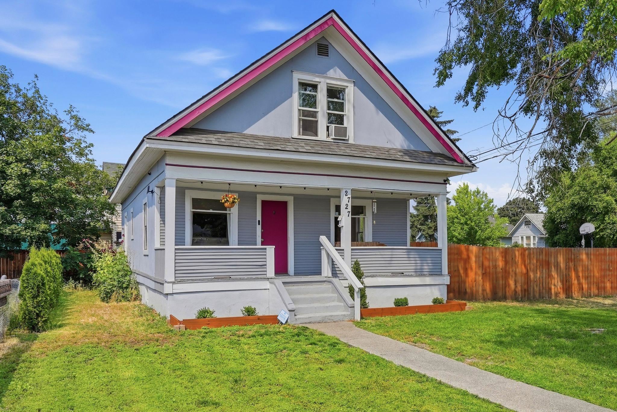 2727 N Crestline St - Photo 1