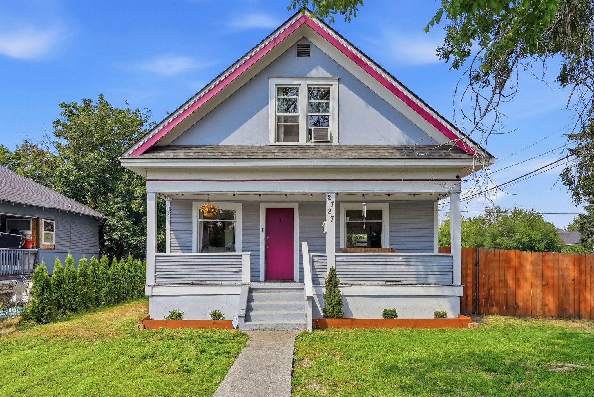 2727 N Crestline St - Photo 2