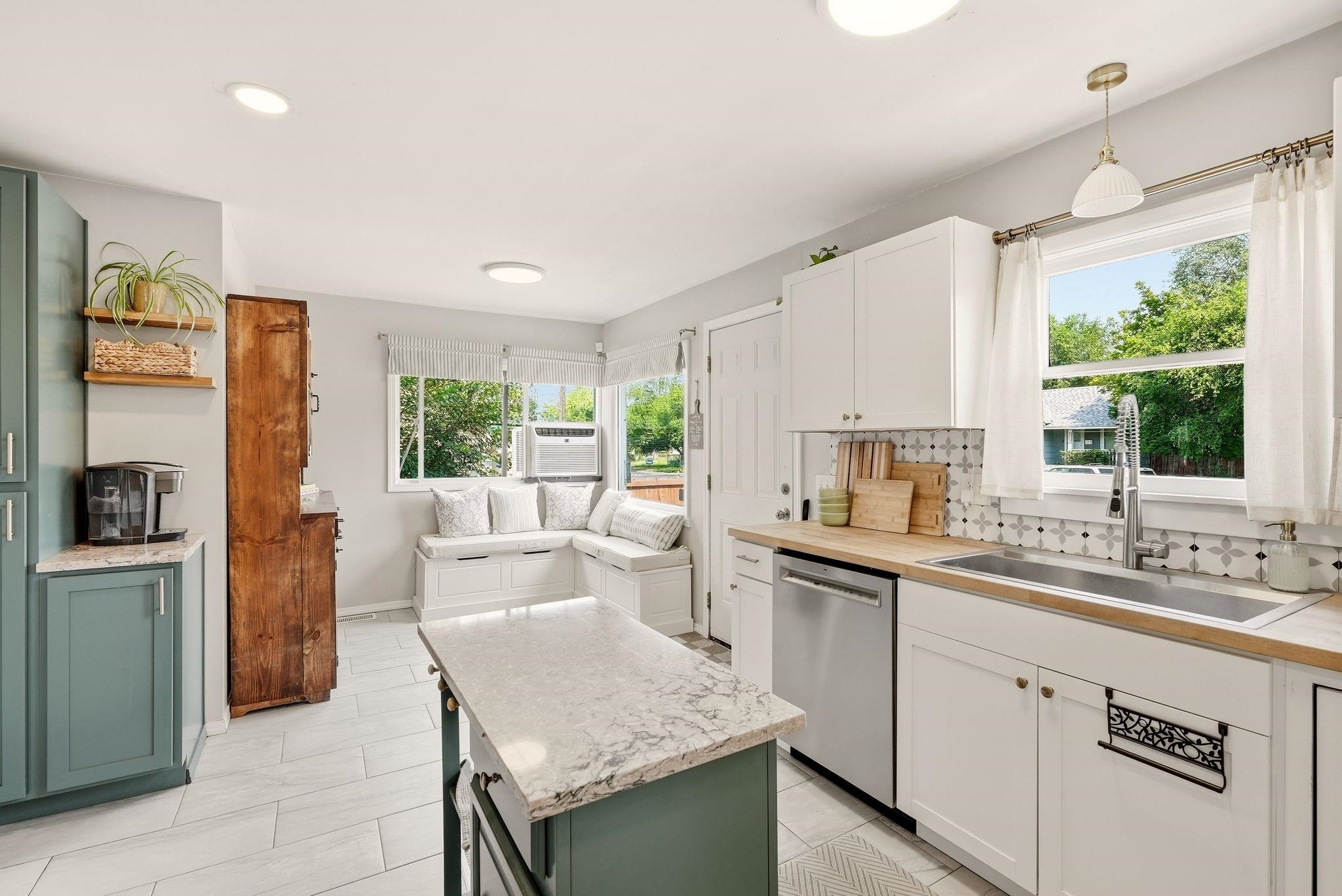 2727 N Crestline St - Photo 9