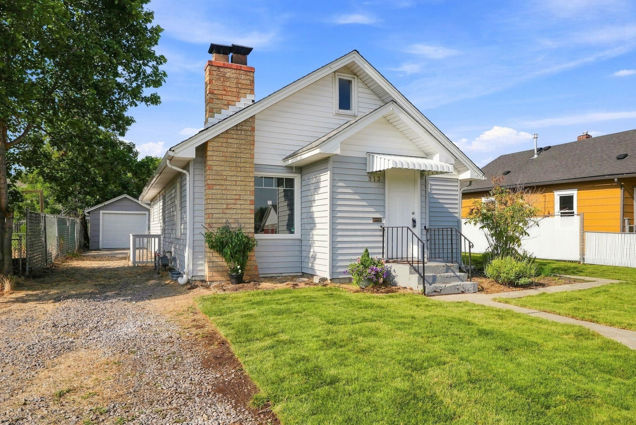 913 E Longfellow Ave - Photo 2