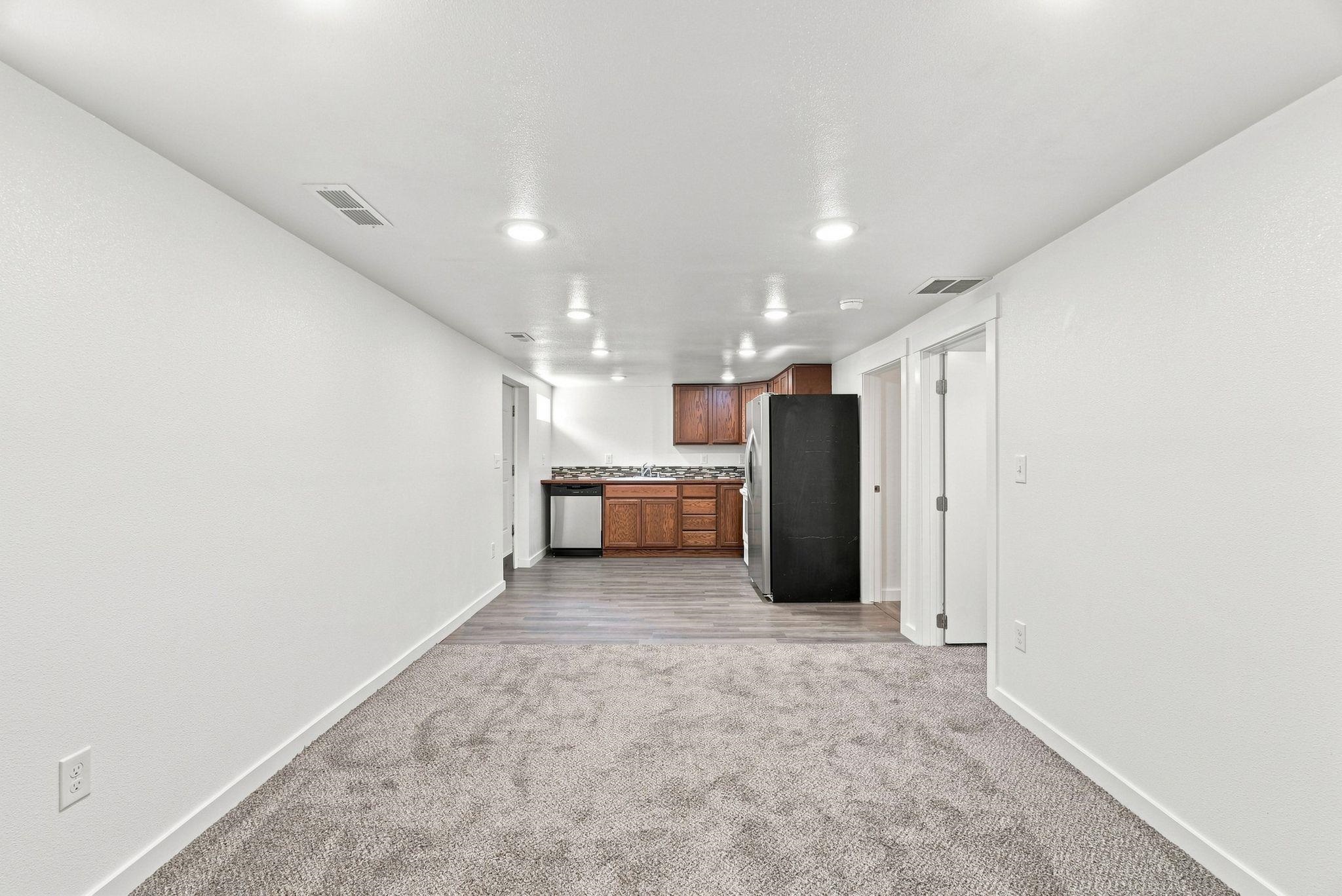 913 E Longfellow Ave - Photo 32