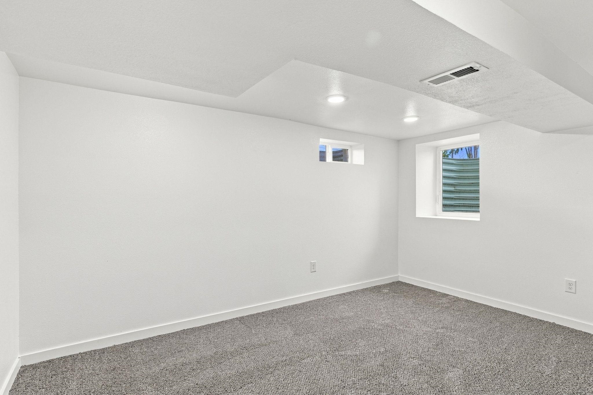 913 E Longfellow Ave - Photo 33