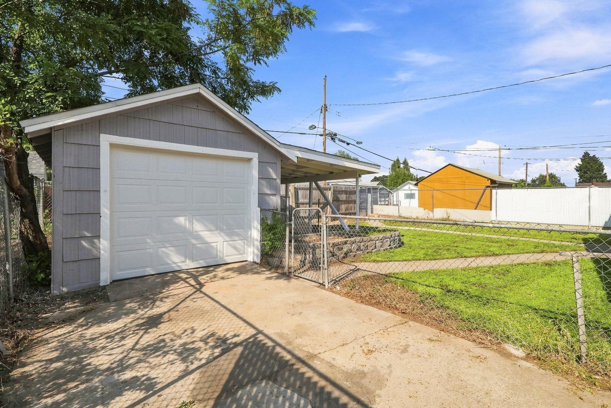 913 E Longfellow Ave - Photo 41