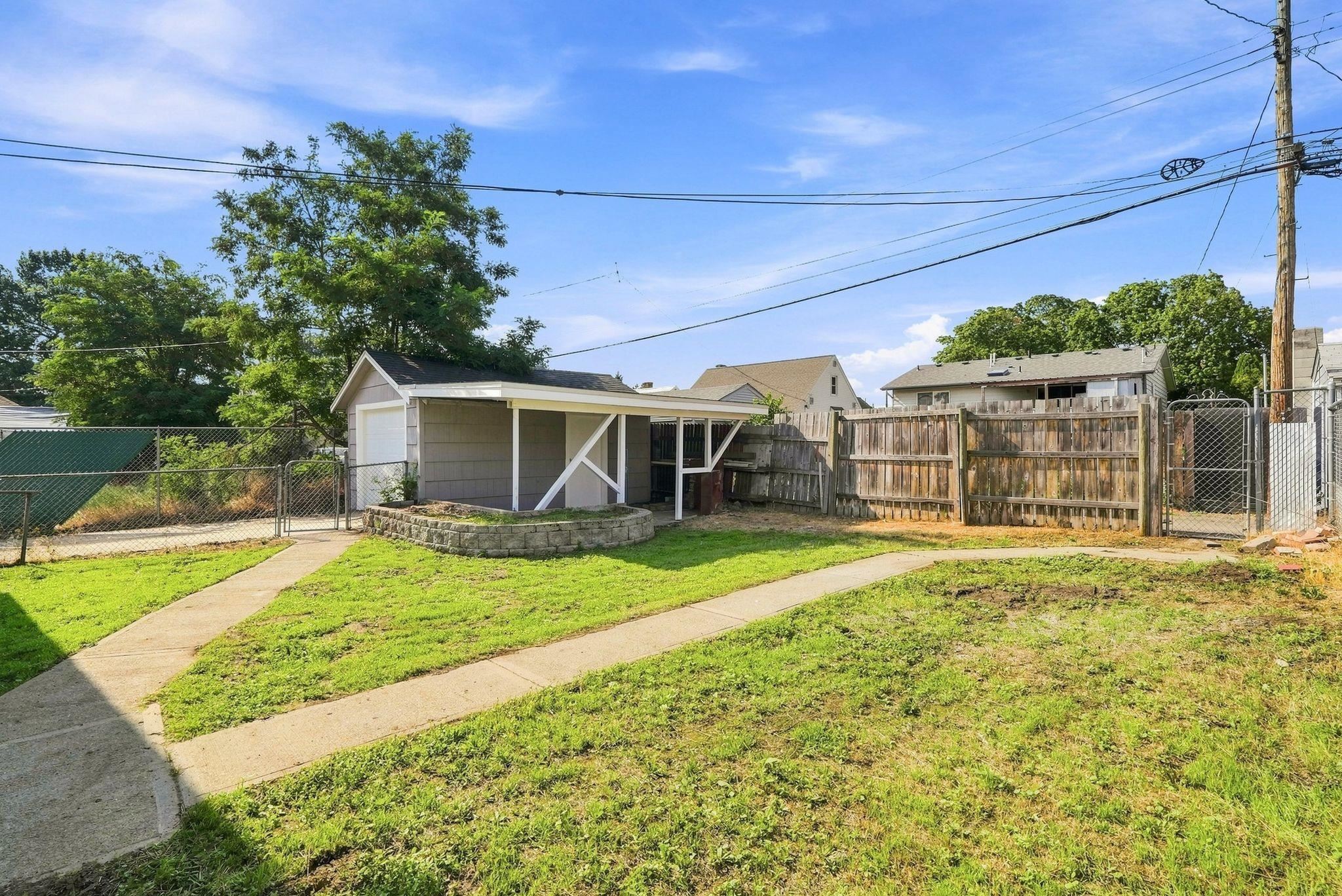 913 E Longfellow Ave - Photo 43