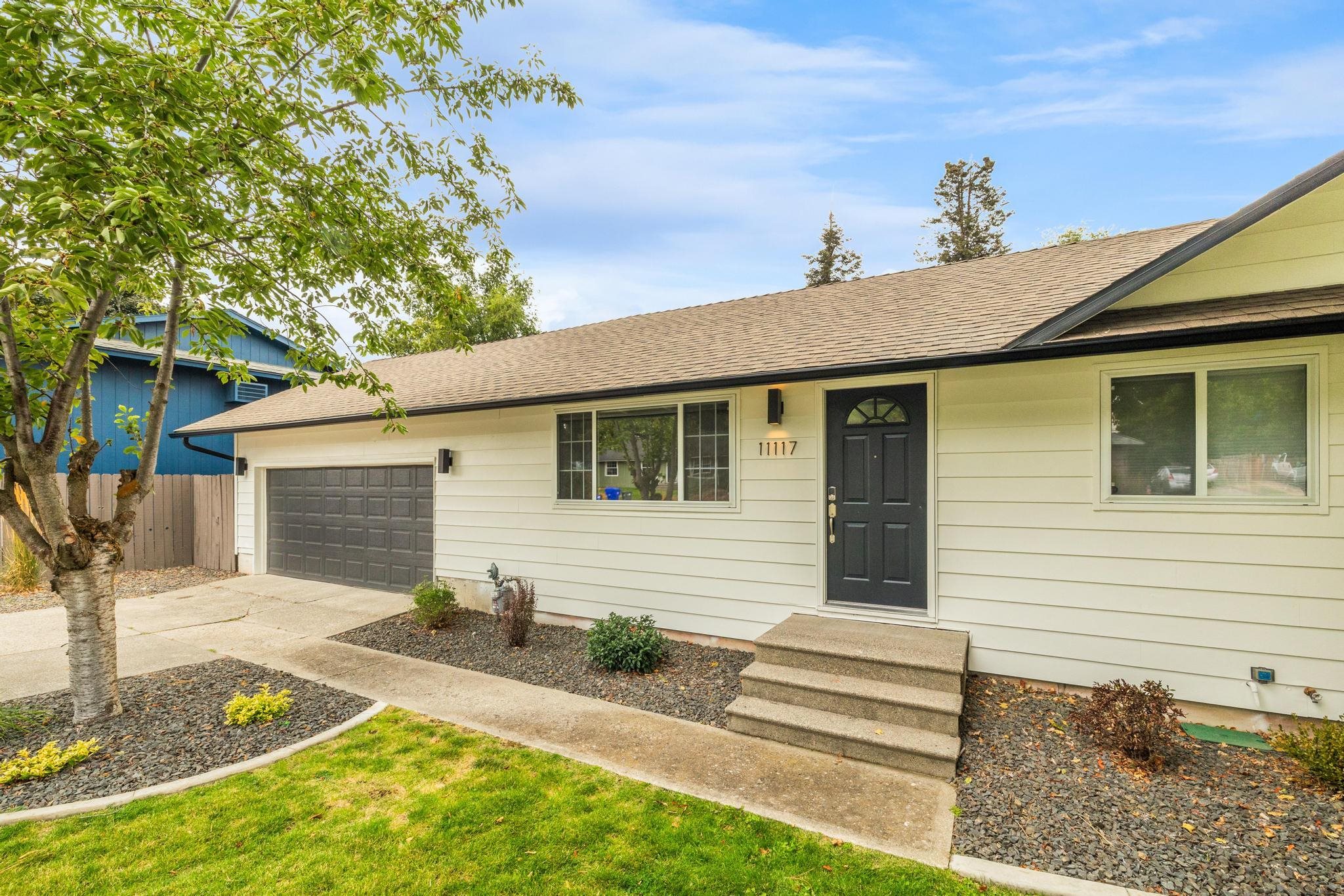 11117 E 11TH Ave - Photo 2