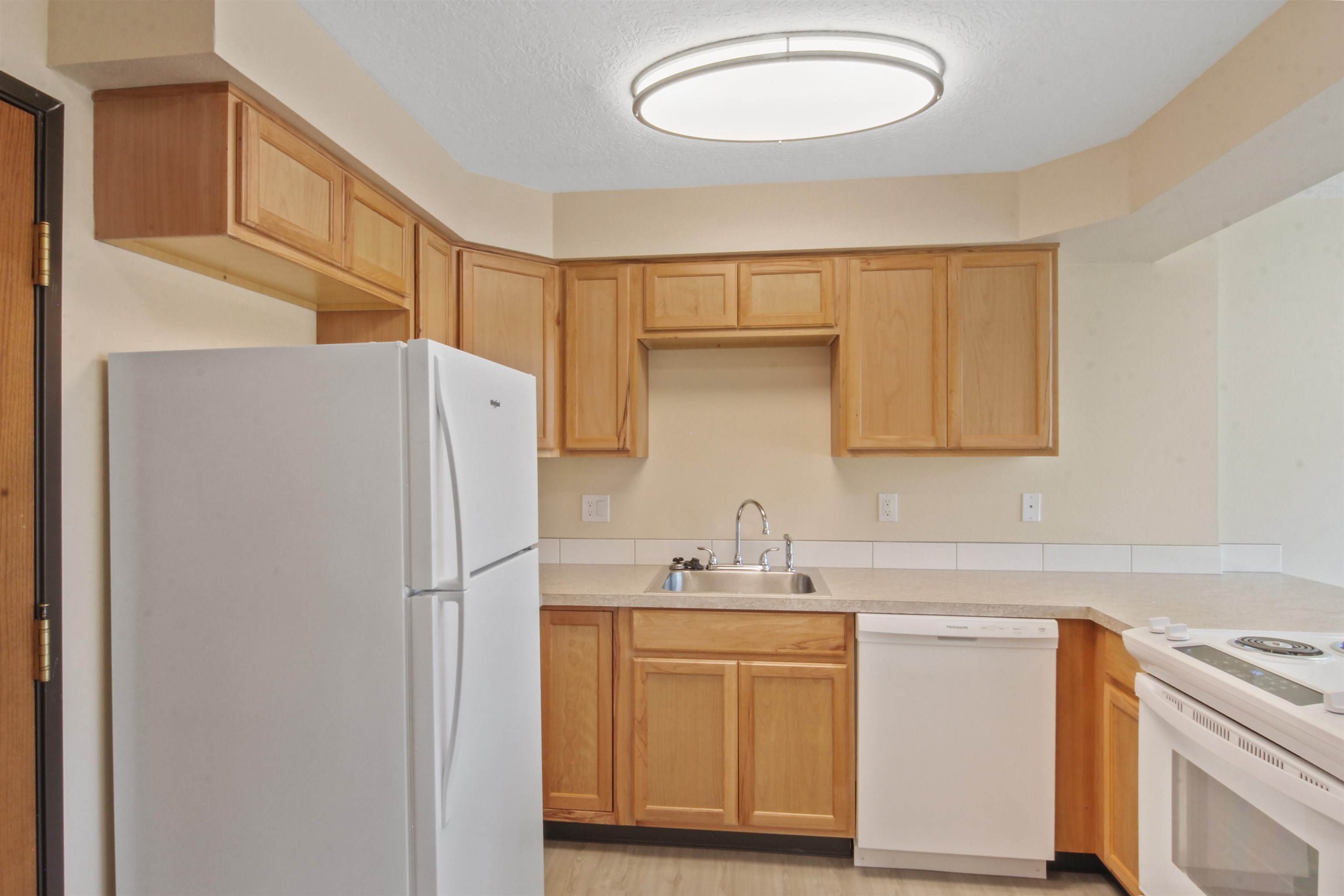 221 E Rockwood Blvd - Photo 3