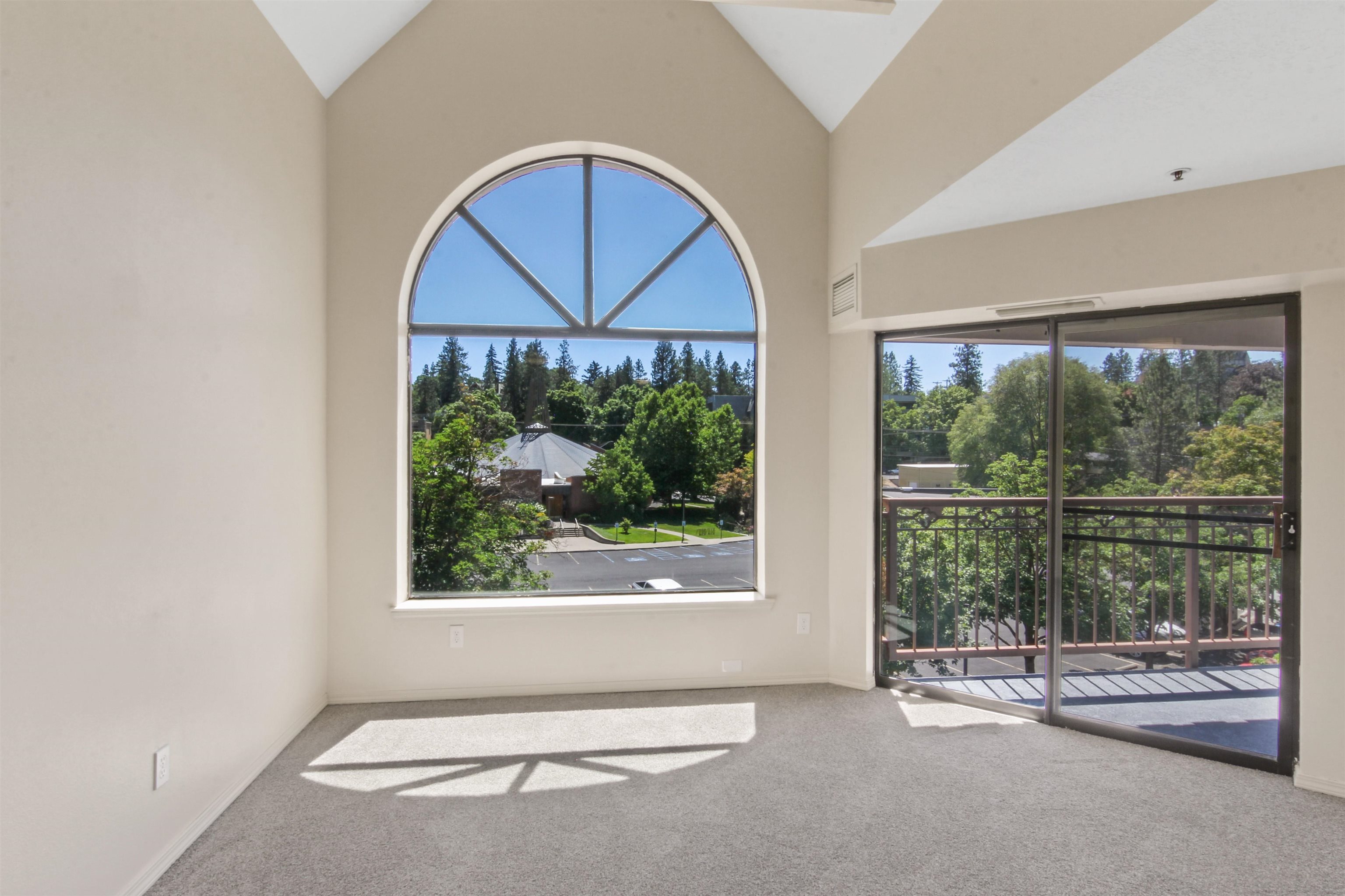 221 E Rockwood Blvd - Photo 5